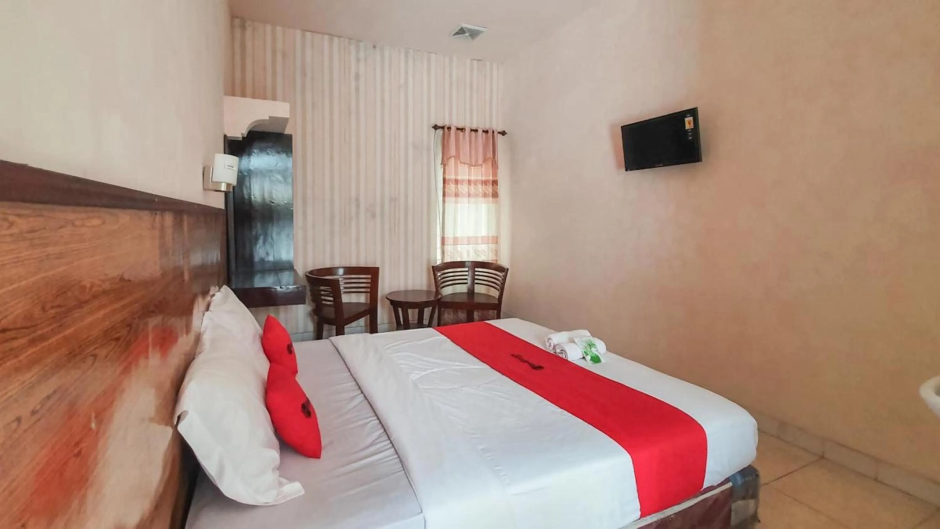 Bedroom, Bed in RedDoorz At Pujon Malang