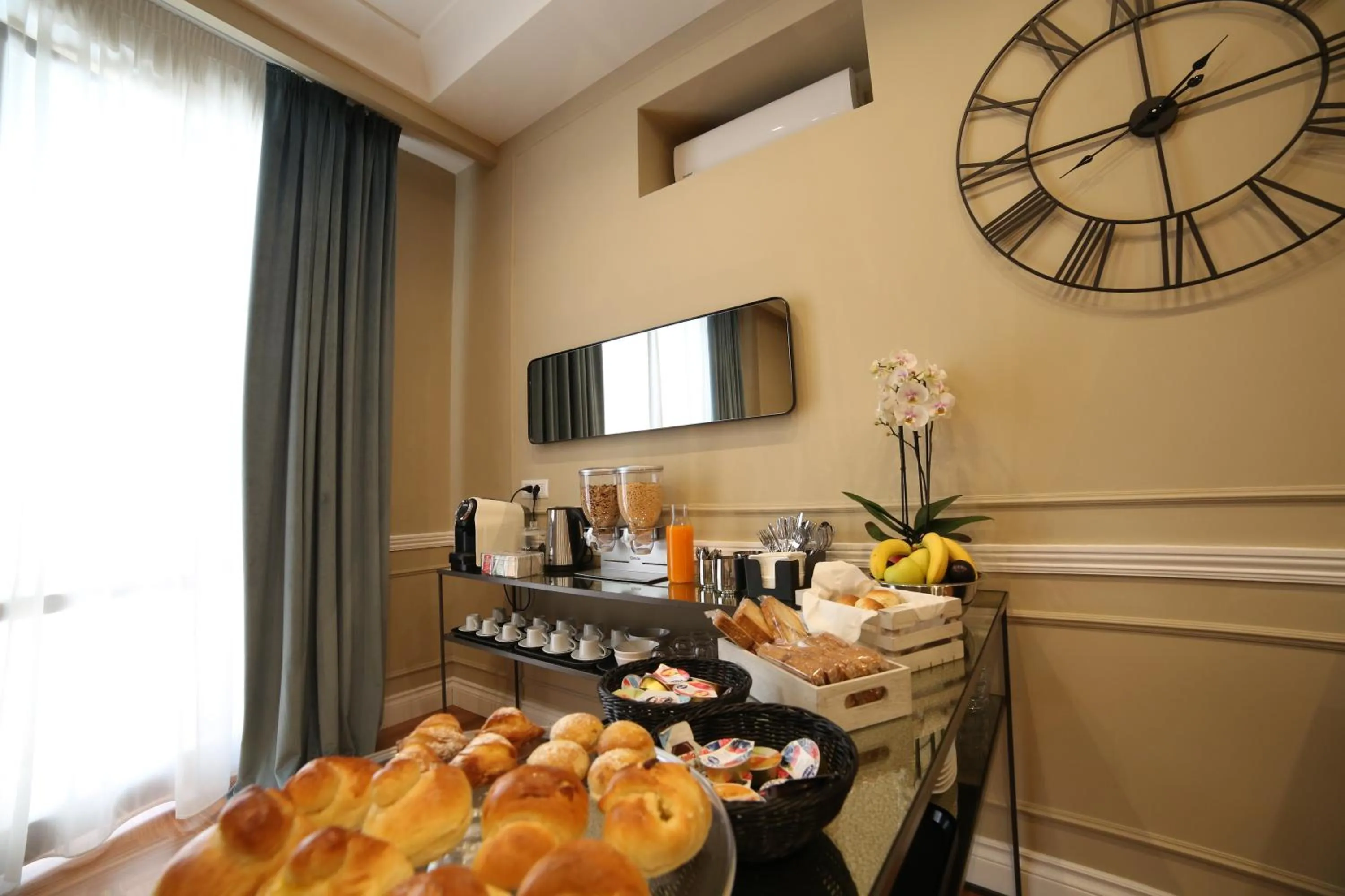 Food and drinks in B&B Villa Sant'Elmo con parcheggio interno