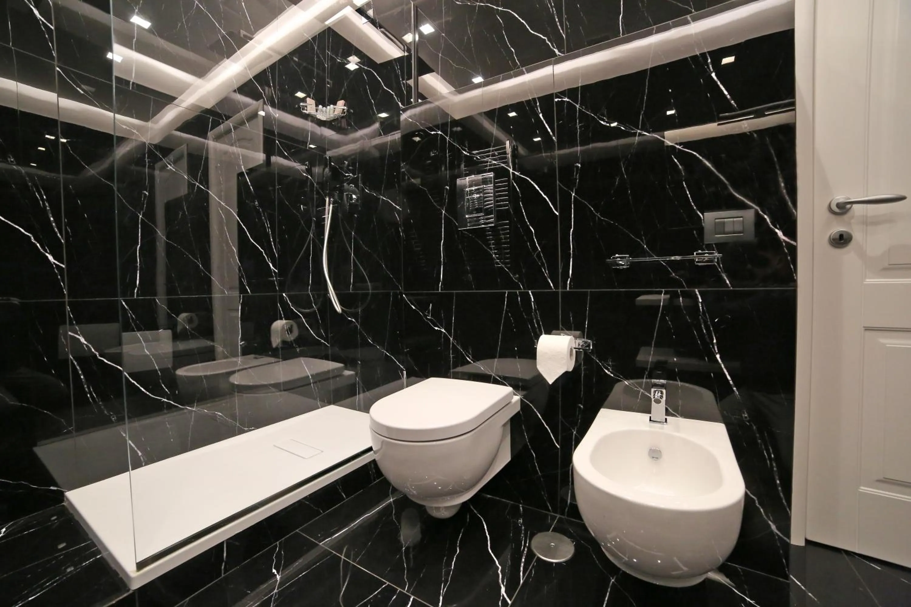 Shower in B&B Villa Sant'Elmo con parcheggio interno