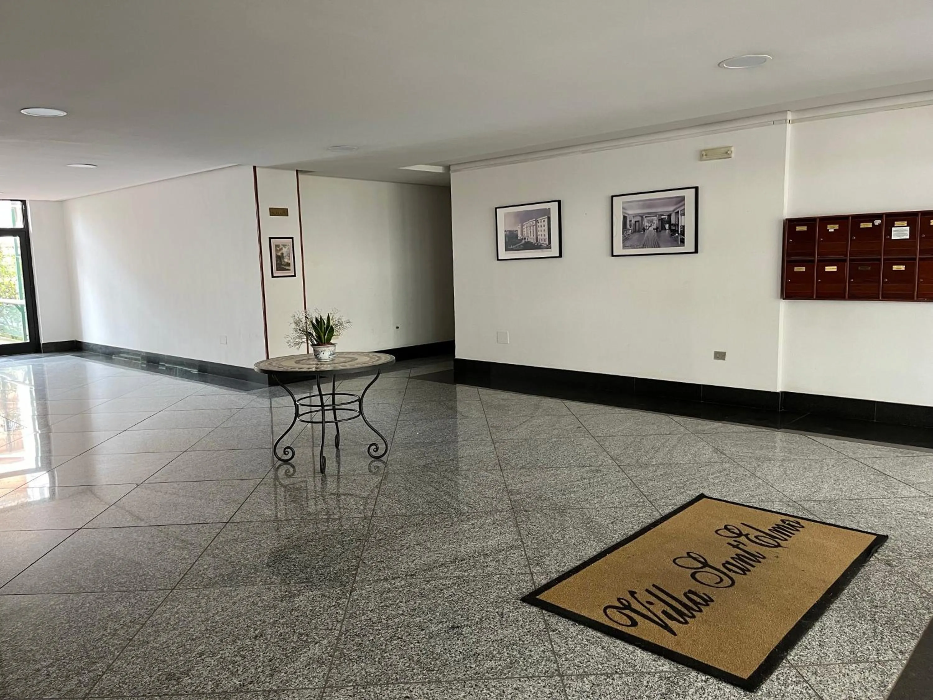 Text overlay in B&B Villa Sant'Elmo con parcheggio interno