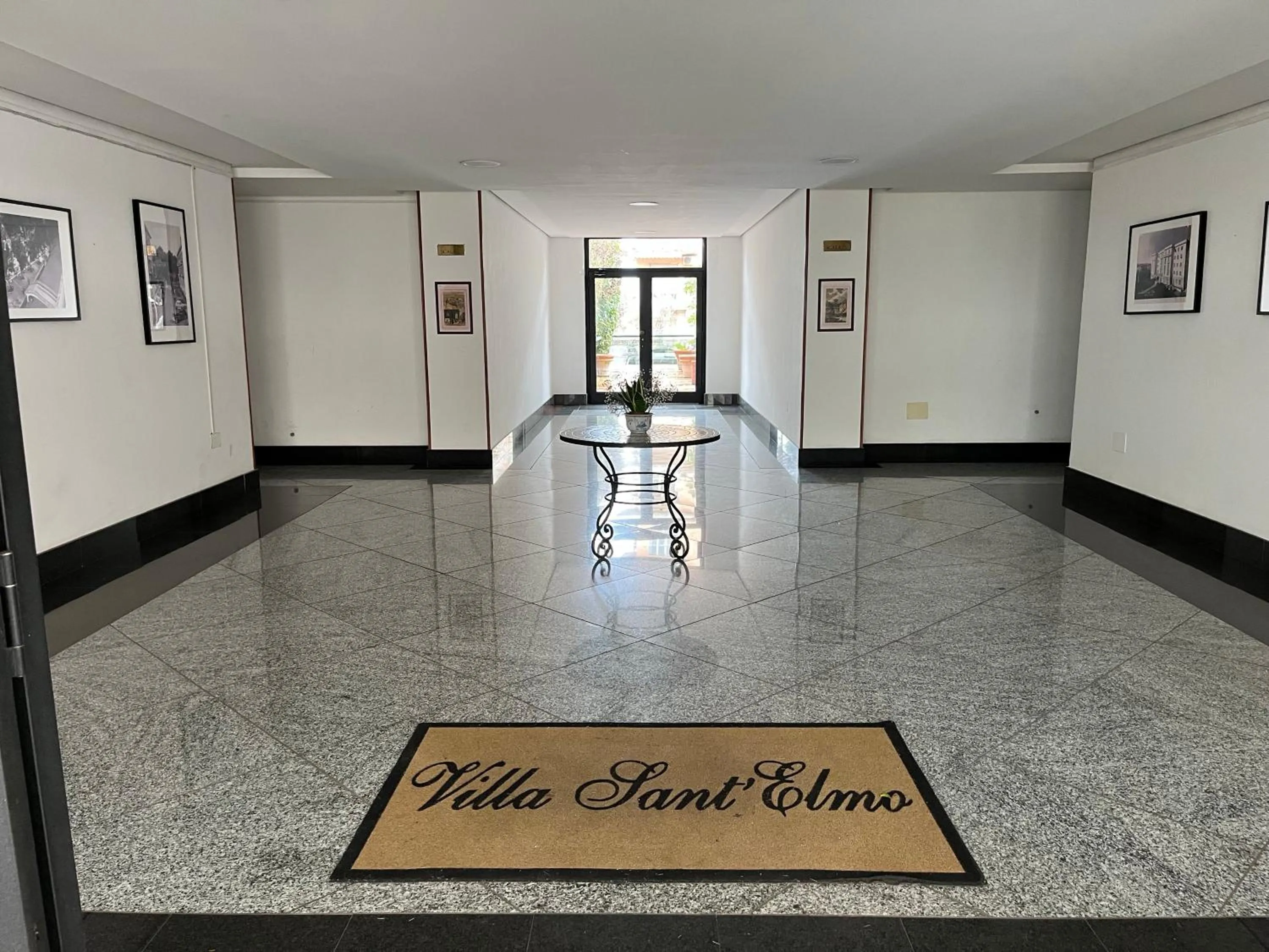 Text overlay in B&B Villa Sant'Elmo con parcheggio interno