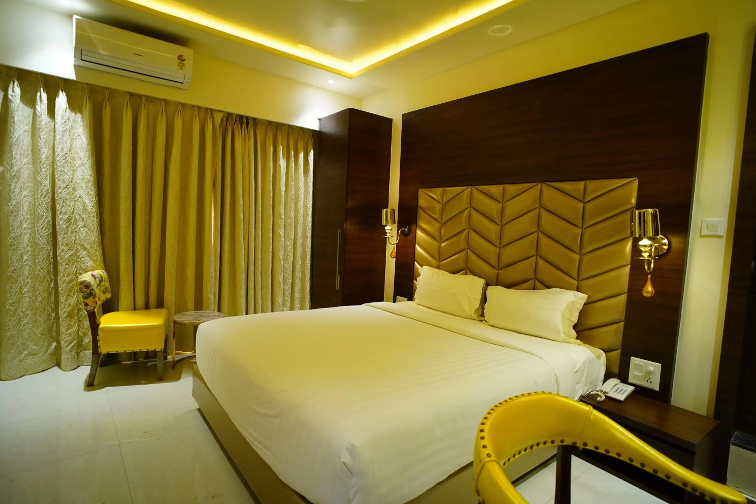 Bedroom, Bed in Orange Tree Hotels