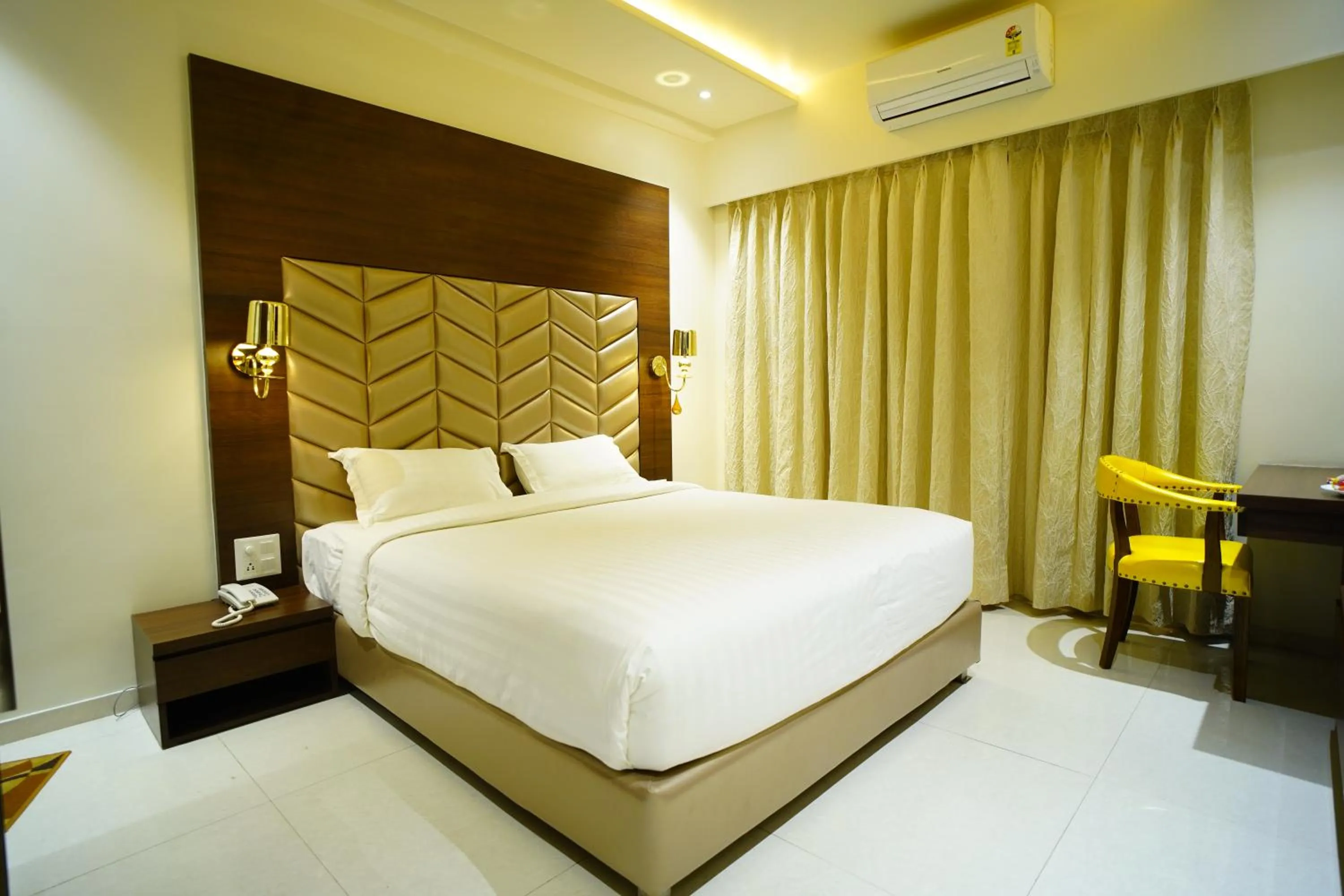 Bedroom, Bed in Orange Tree Hotels