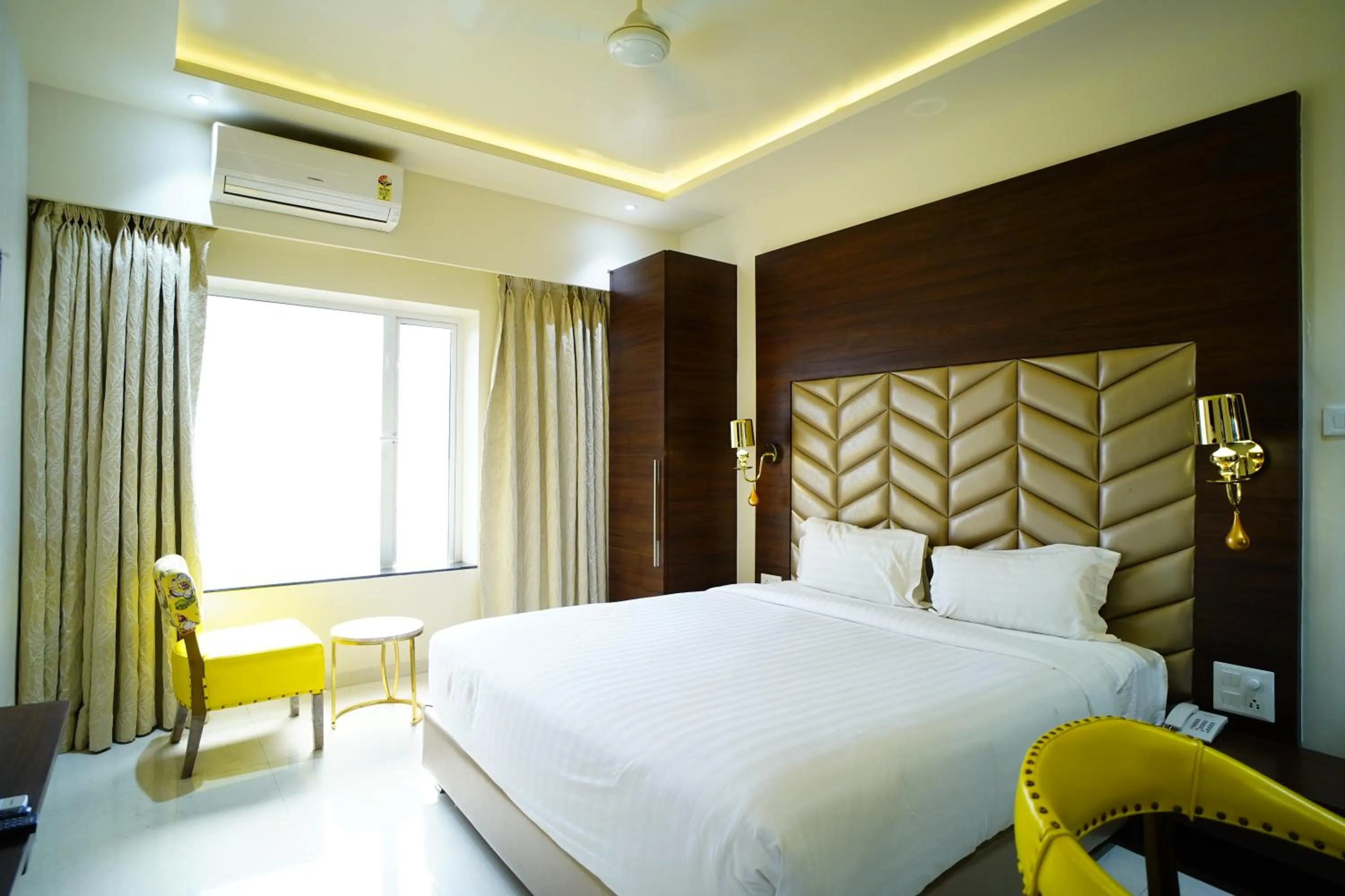 Bedroom, Bed in Orange Tree Hotels