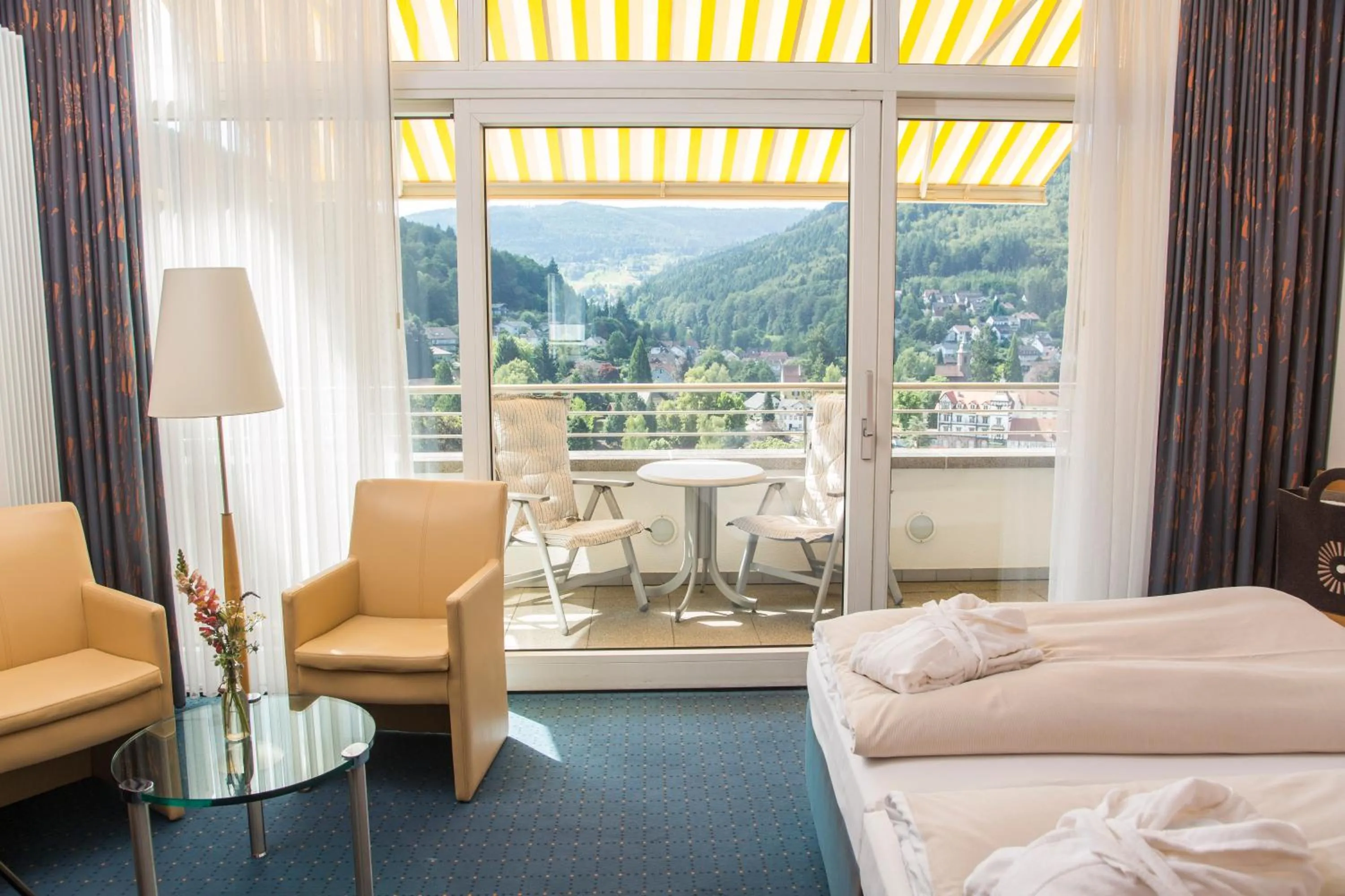 Photo of the whole room, Bed in Schwarzwald Panorama