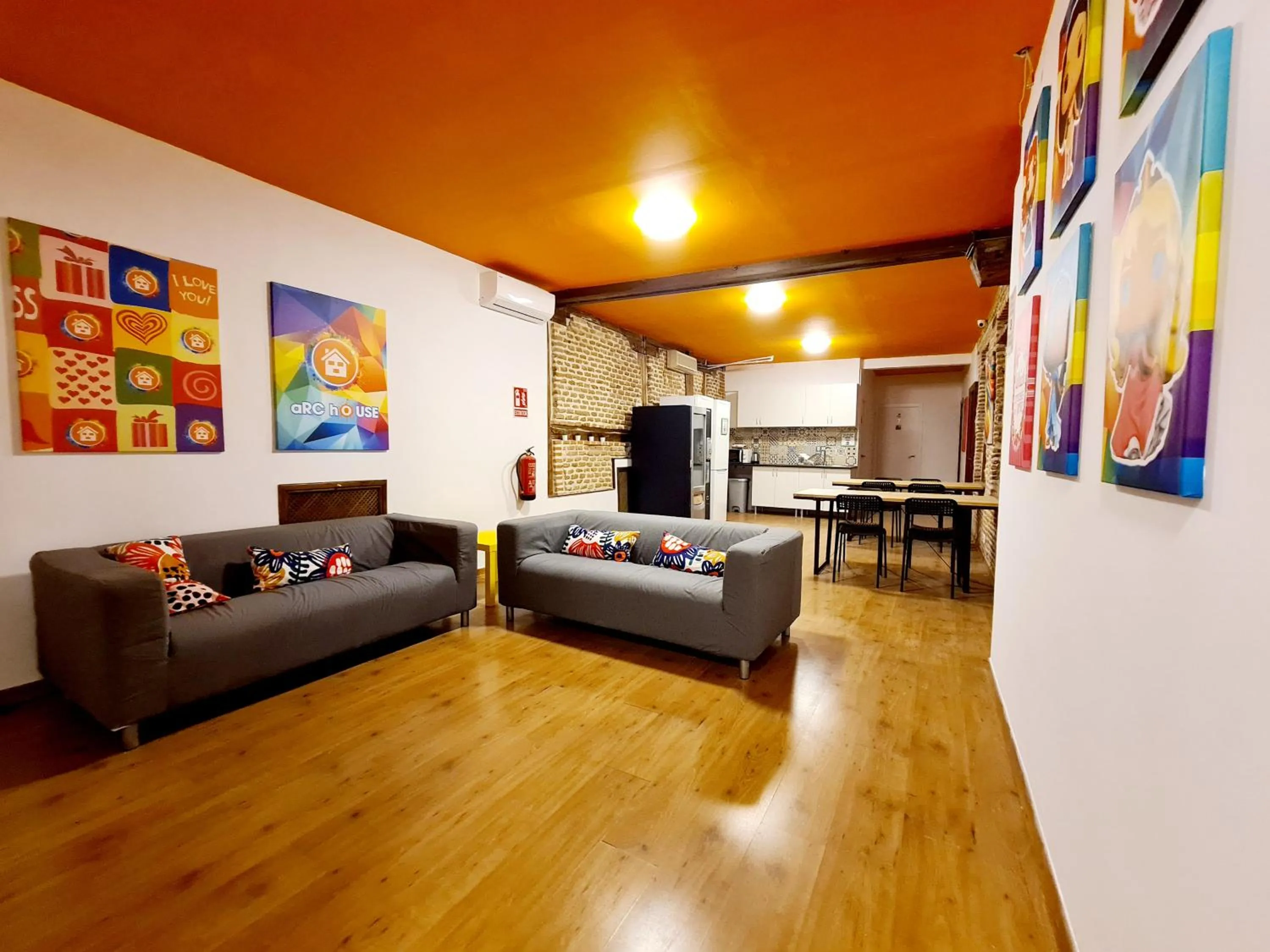 Communal lounge/ TV room in Arc House Madrid - Puerta del Sol Only Adults