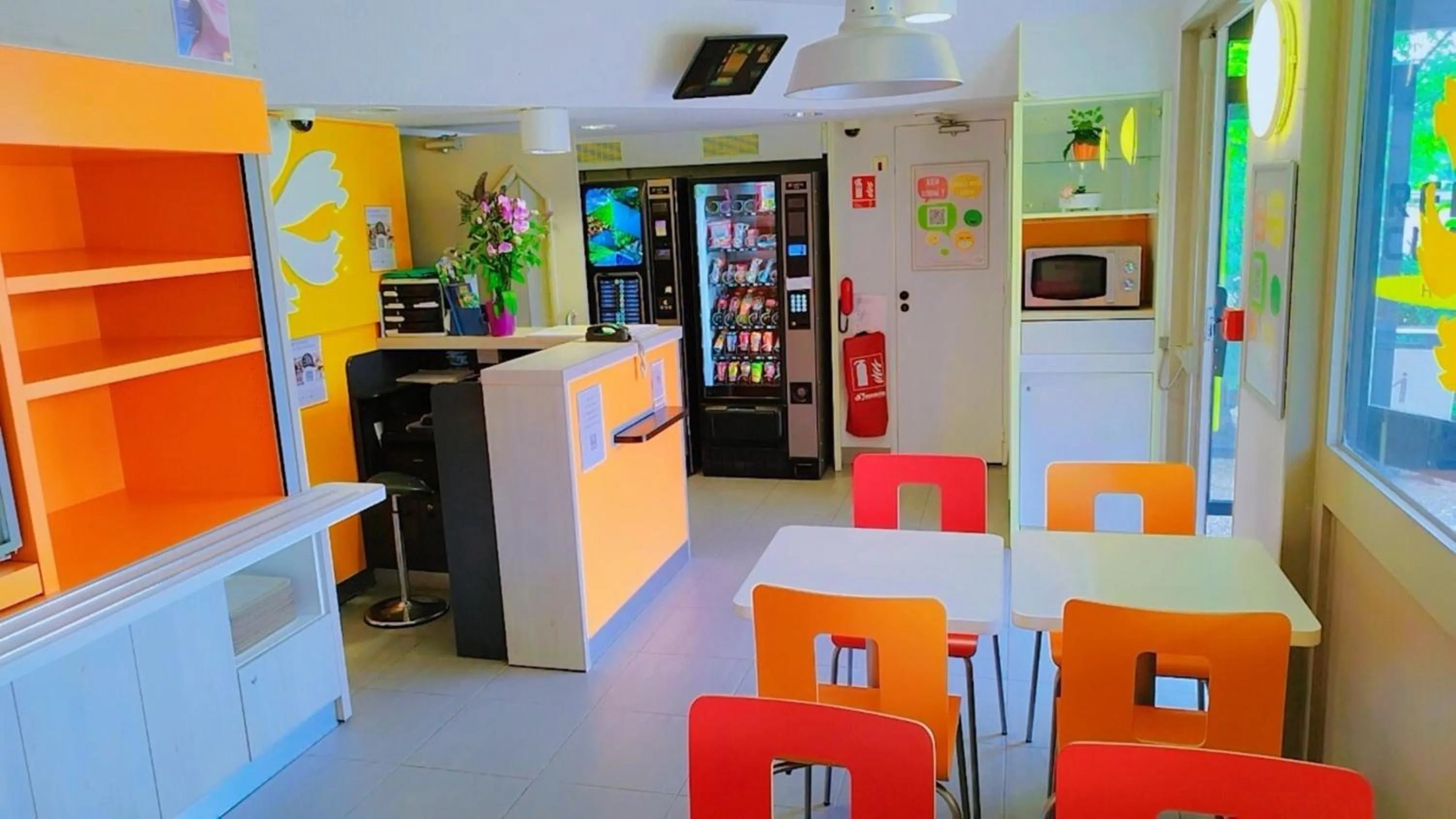 Lobby or reception in Premiere Classe Troyes Sud - Parc St Thibault - Buchères