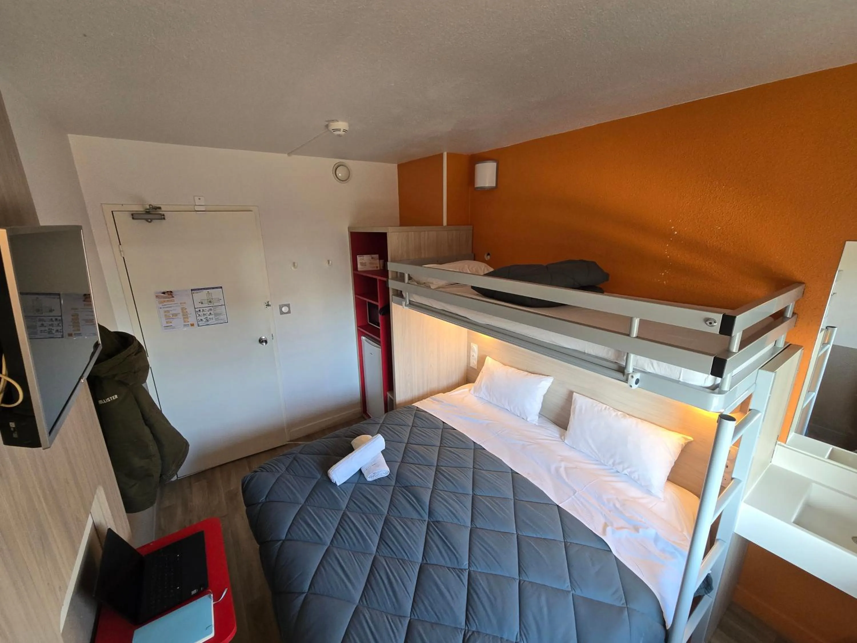 Bed in Premiere Classe Troyes Sud - Parc St Thibault - Buchères