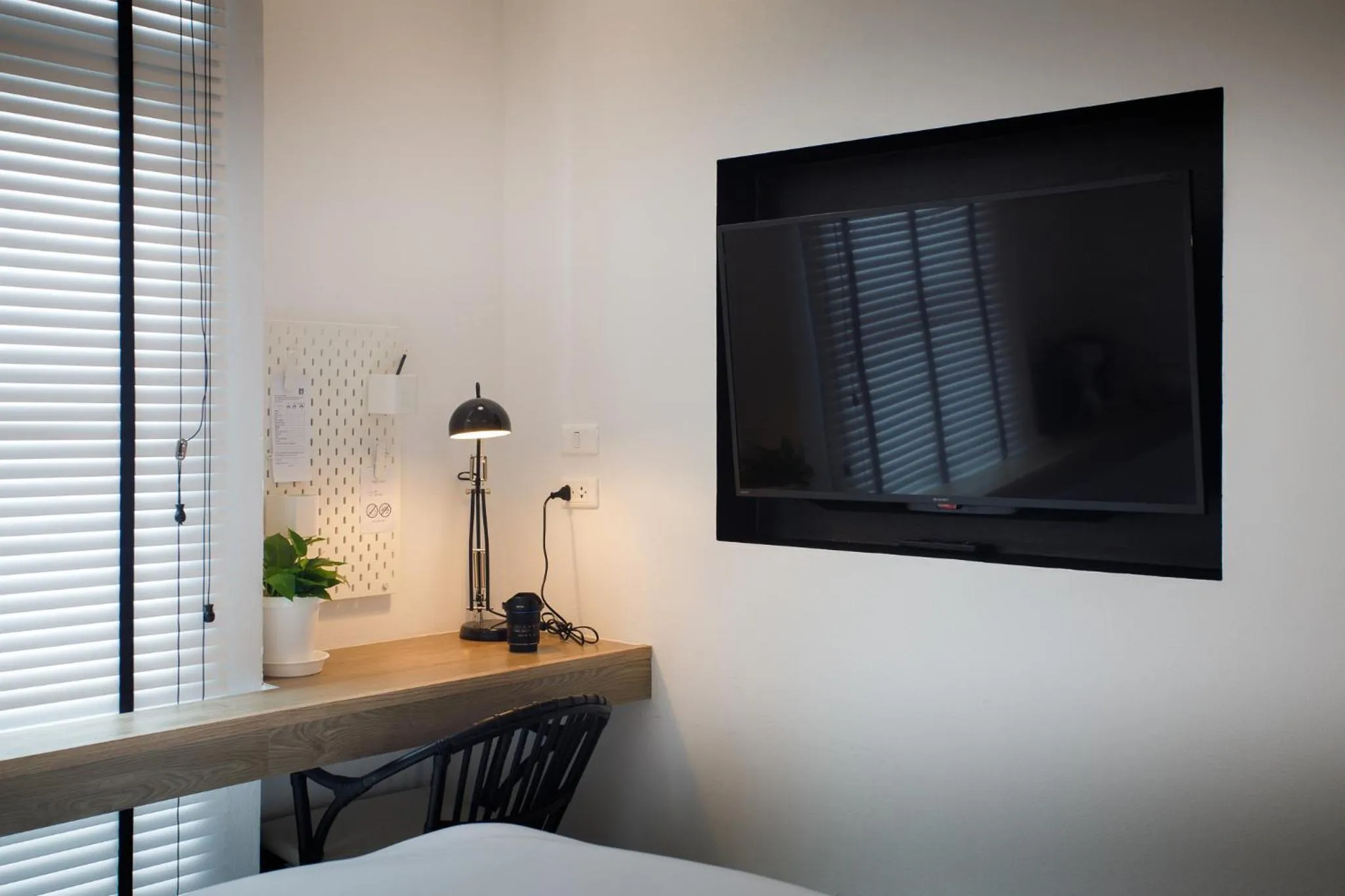 TV and multimedia in Blu Monkey Hub & Hotel Ranong