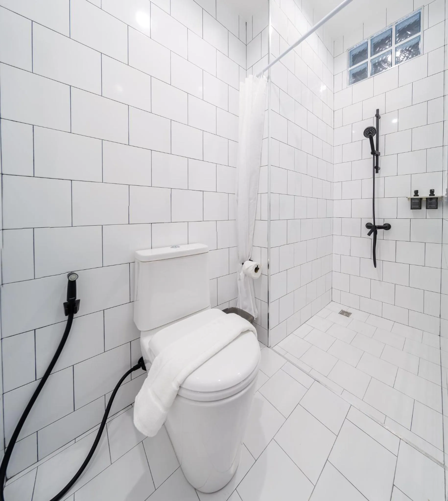 Toilet in Blu Monkey Hub & Hotel Ranong