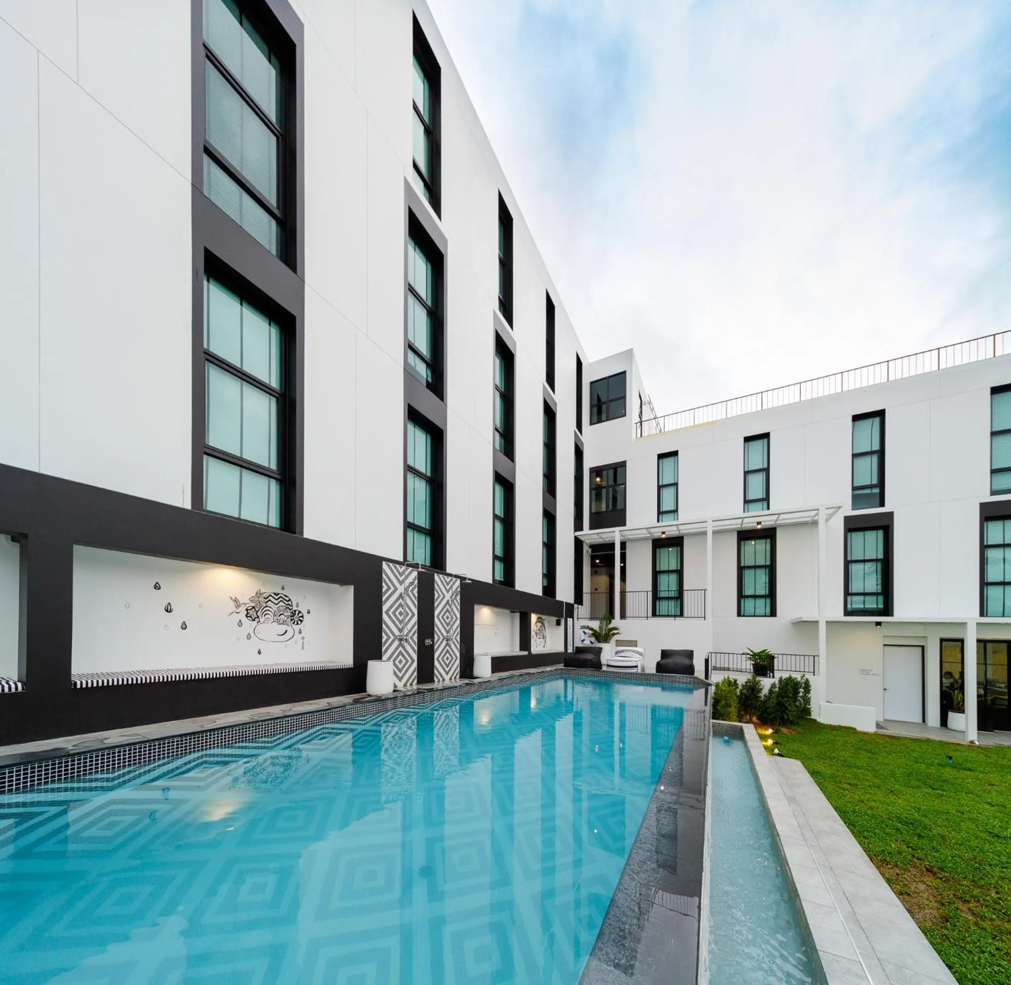 Swimming pool in Blu Monkey Hub & Hotel Ranong