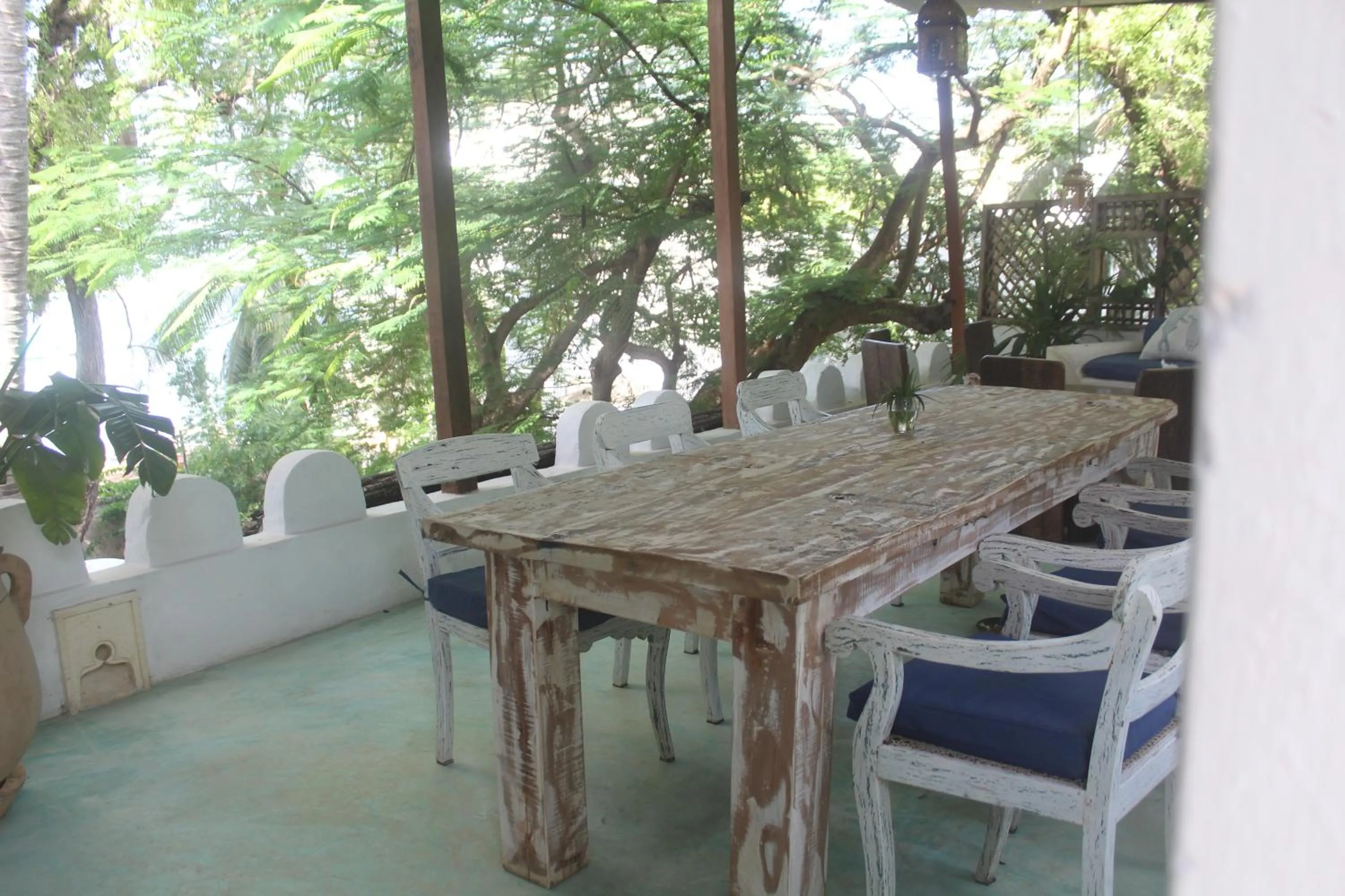Restaurant/places to eat in Kijani Hotel