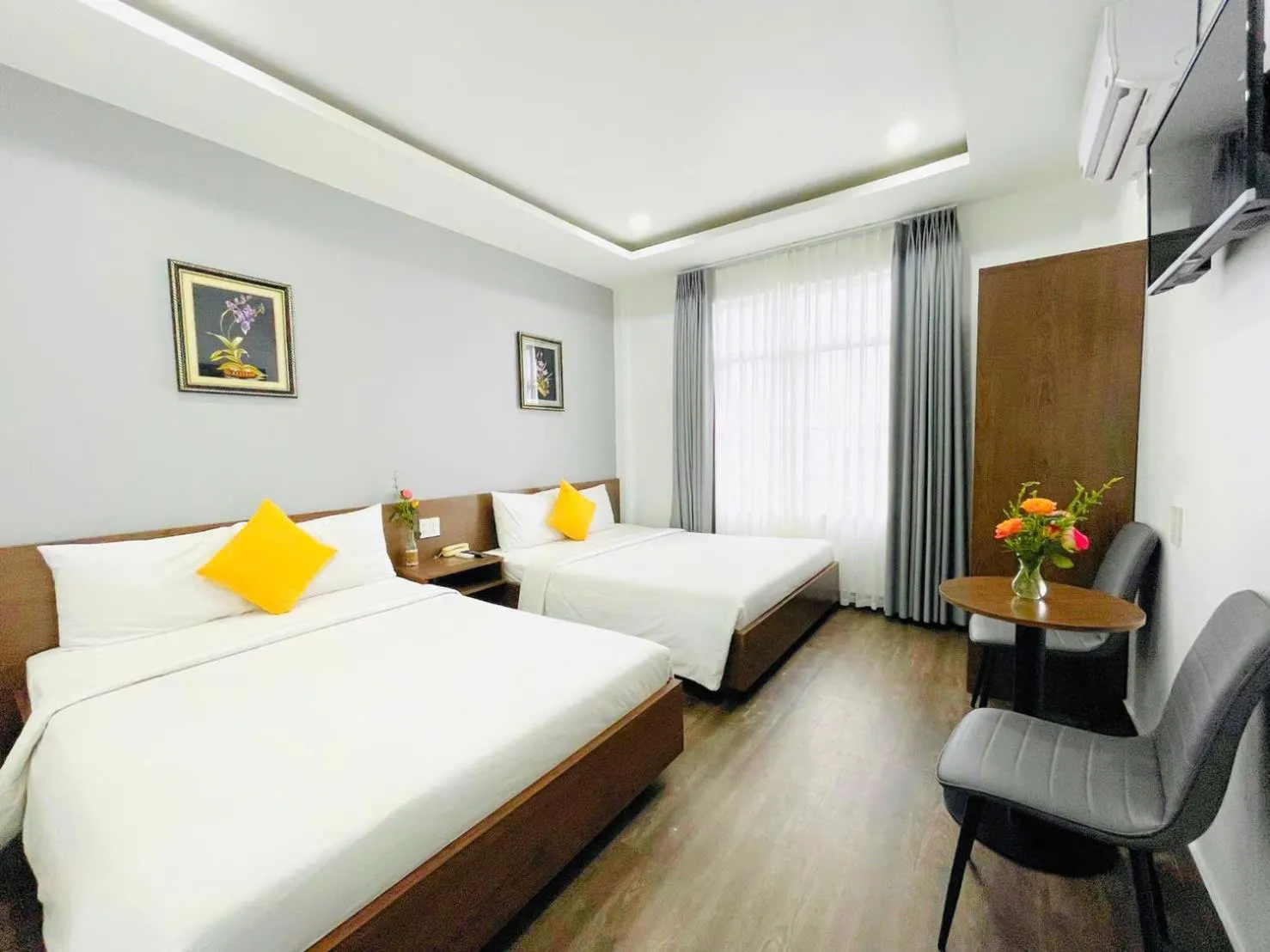 Photo of the whole room, Bed in Hue Royal Hotel