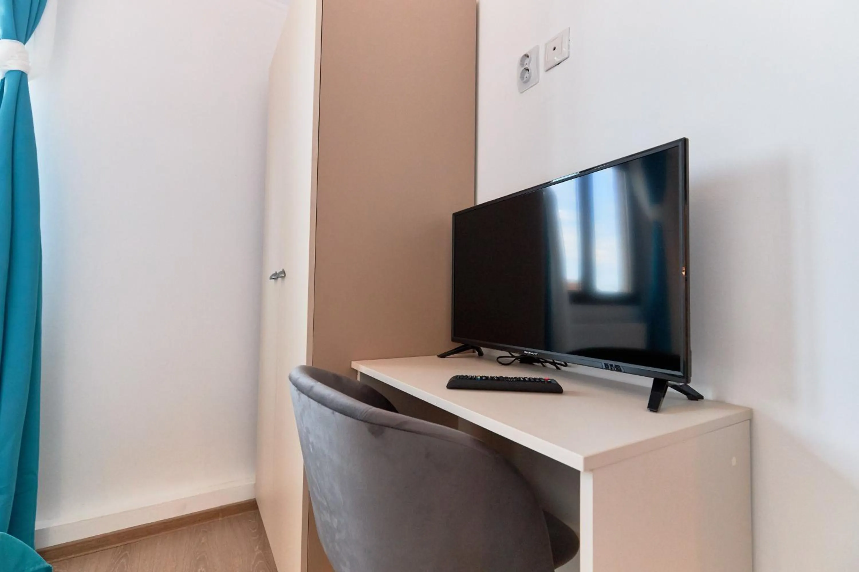 TV and multimedia in Stanford Aparthotel Gara de Nord