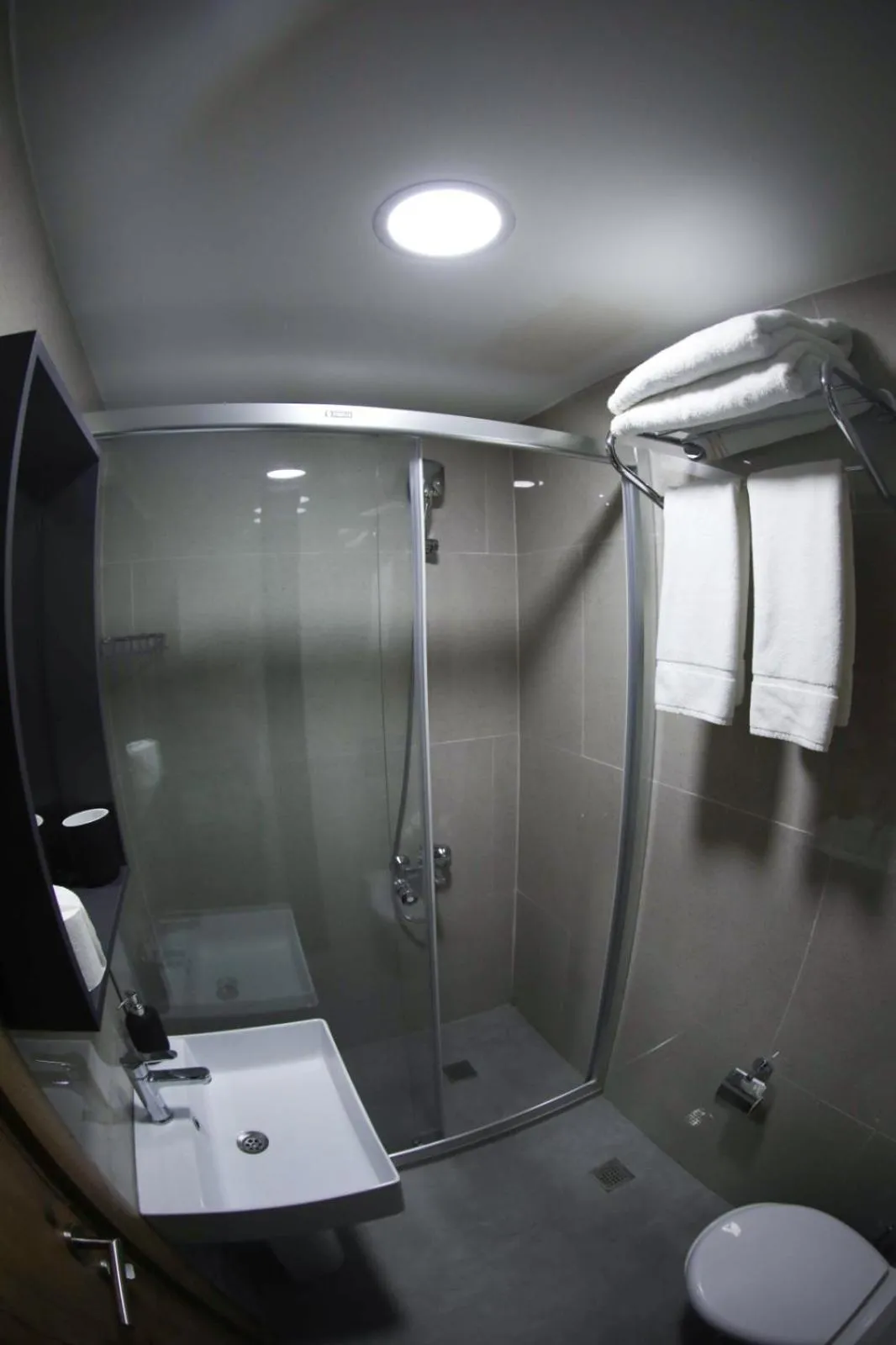Shower in Fanus Suites Karaköy