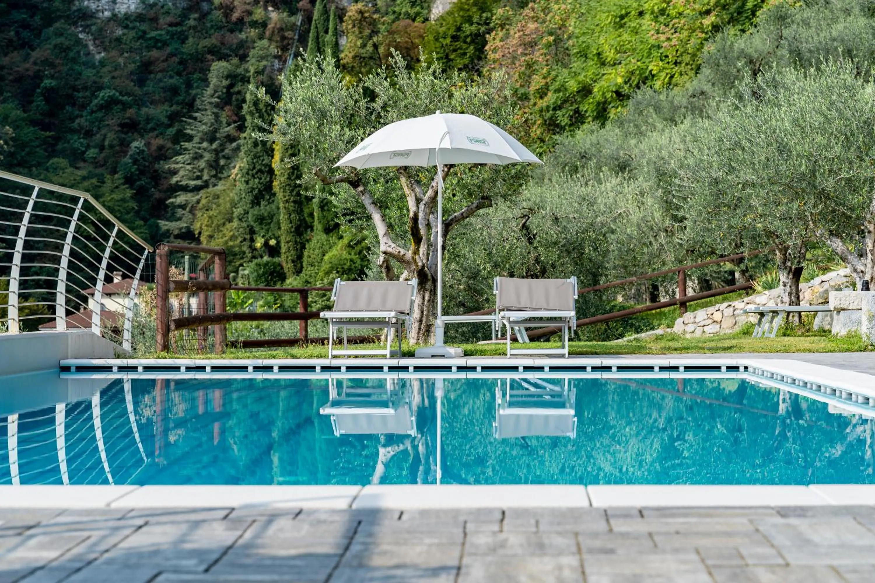 Swimming pool in GARNI' FOCI