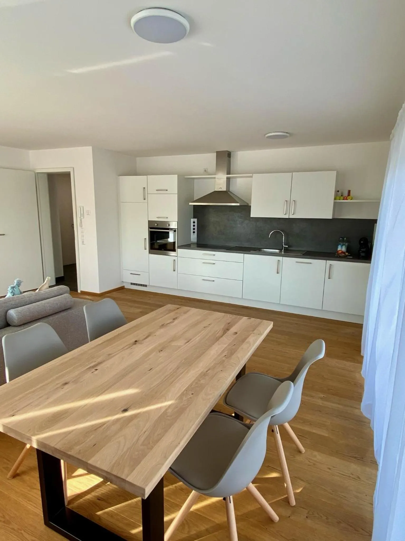 Kitchen or kitchenette in Schoko-Apartments mit Bad & Küche