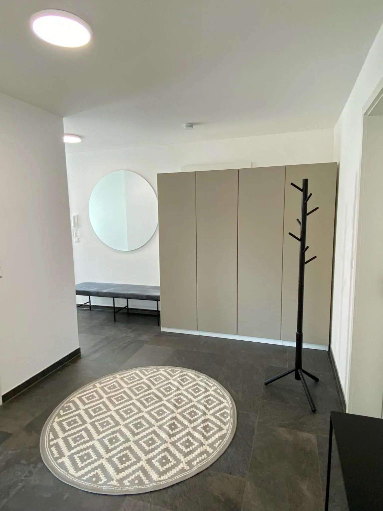 Photo of the whole room in Schoko-Apartments mit Bad & Küche