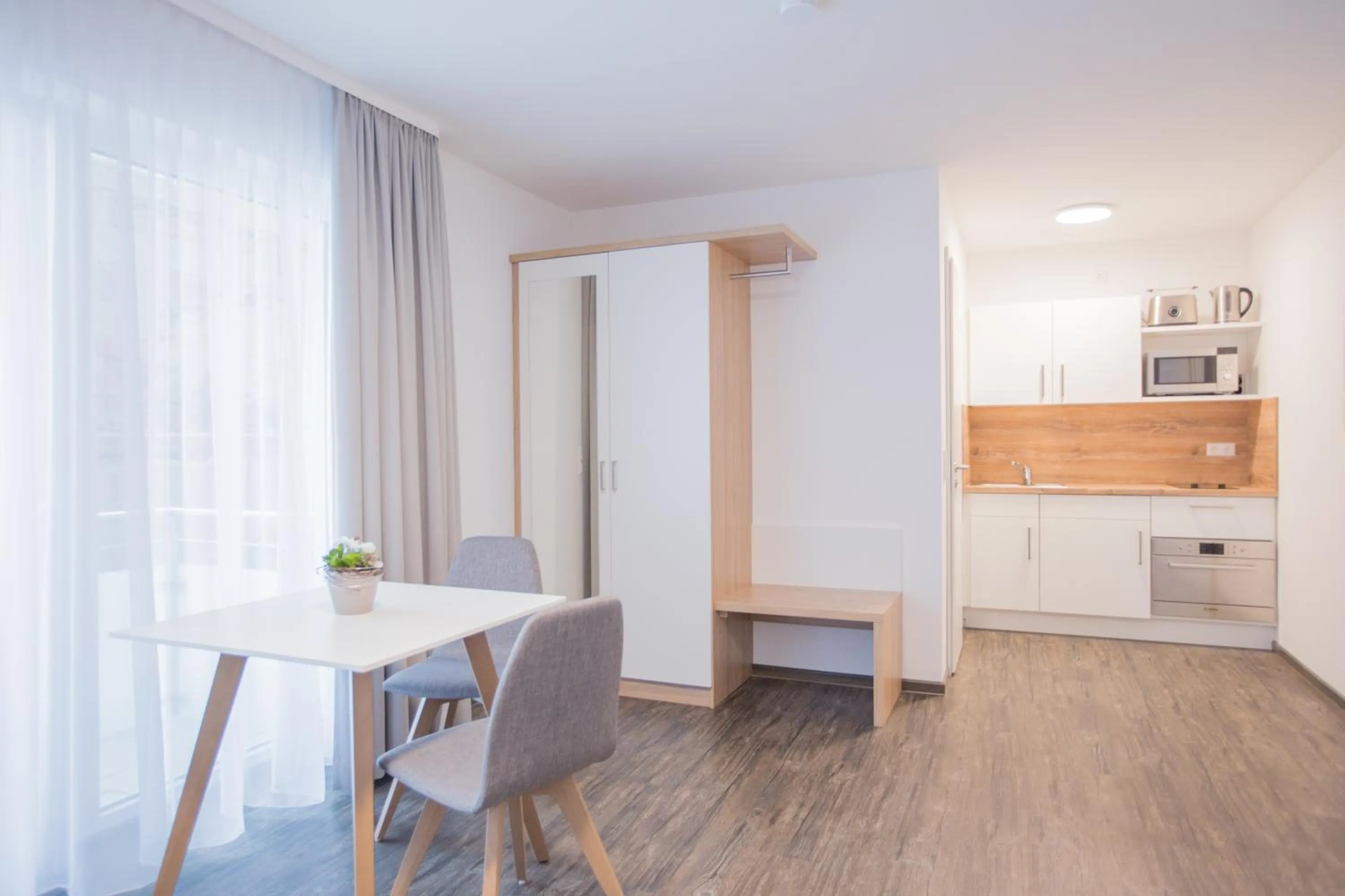 Photo of the whole room in Schoko-Apartments mit Bad & Küche