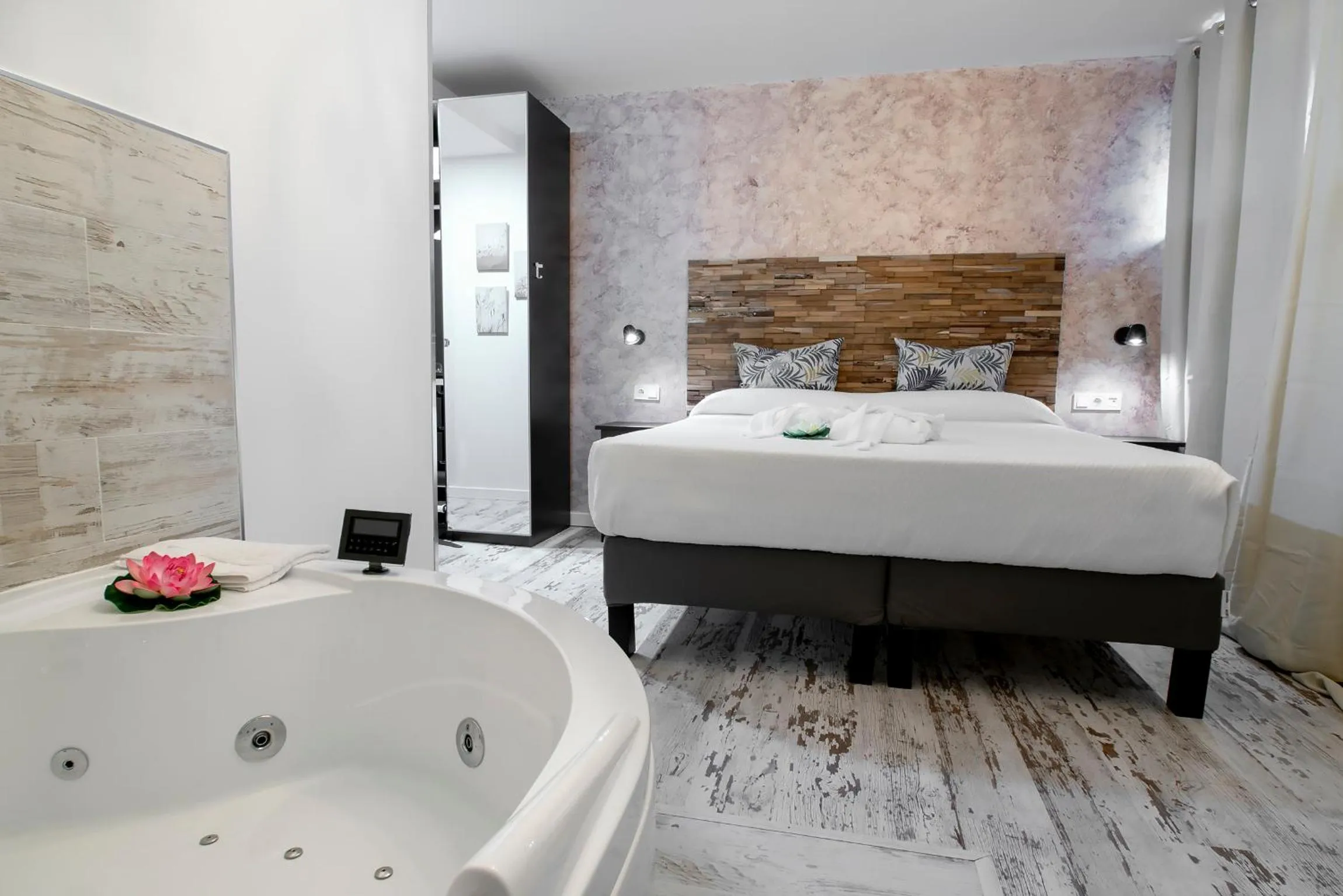 Hot Tub in Habitaciones Premium Finca la Casona