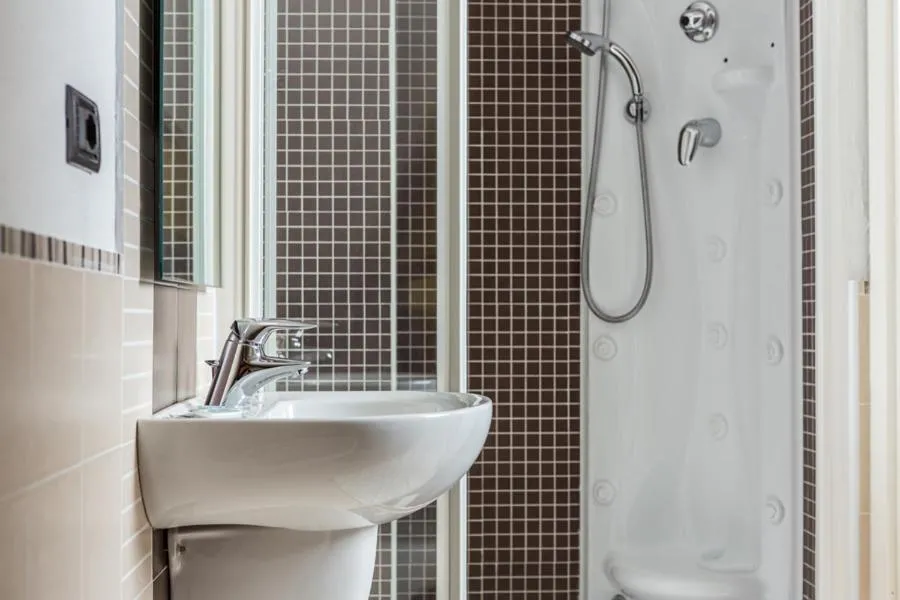 Bathroom in Hotel La Pace - Bianchi Hotels