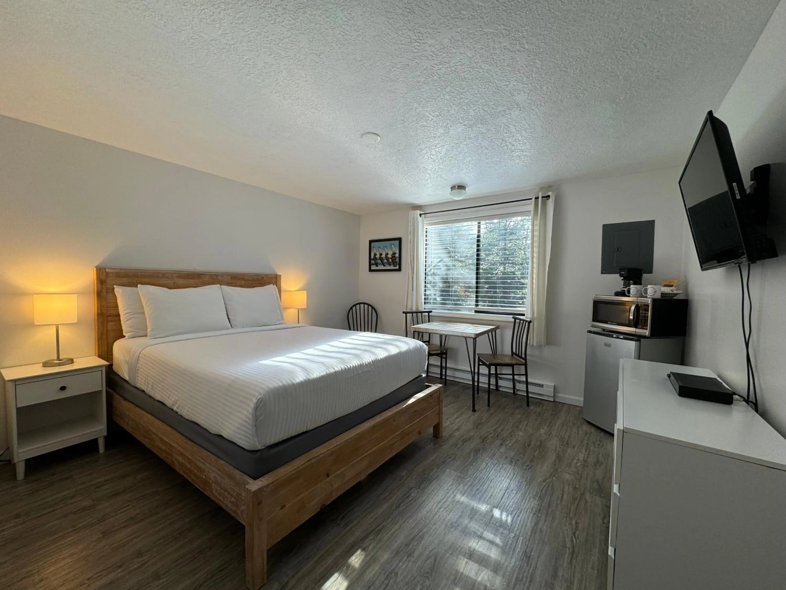 Photo of the whole room, Bed in San Dune Inn