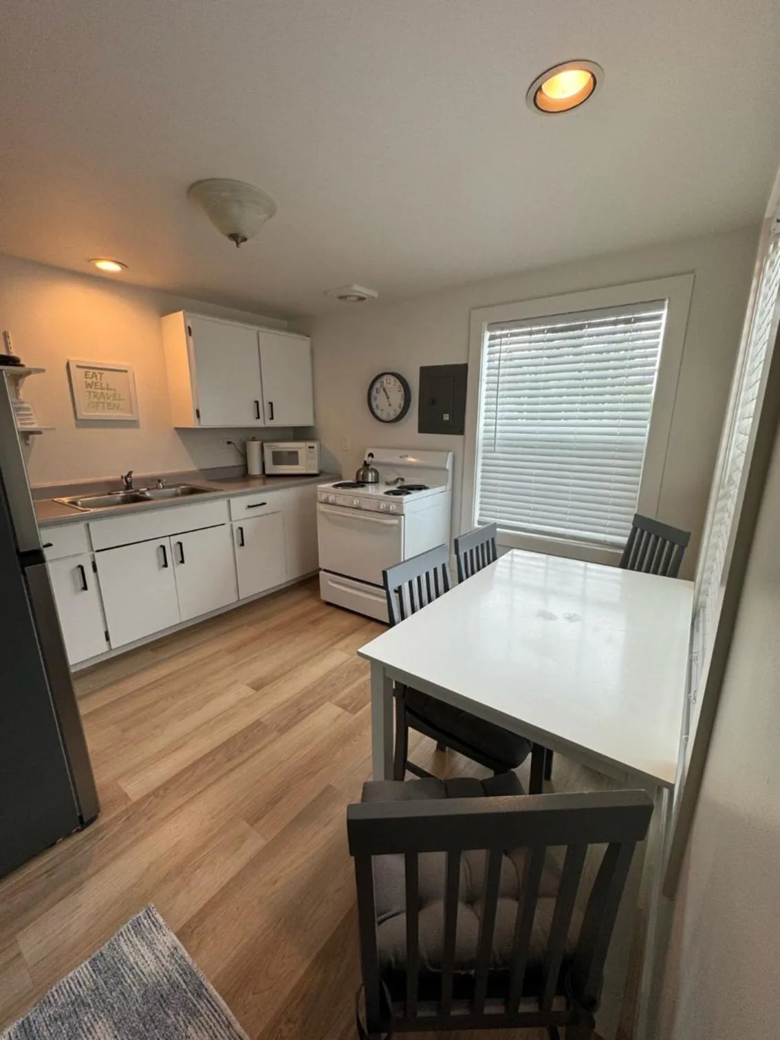 Kitchen or kitchenette in San Dune Inn