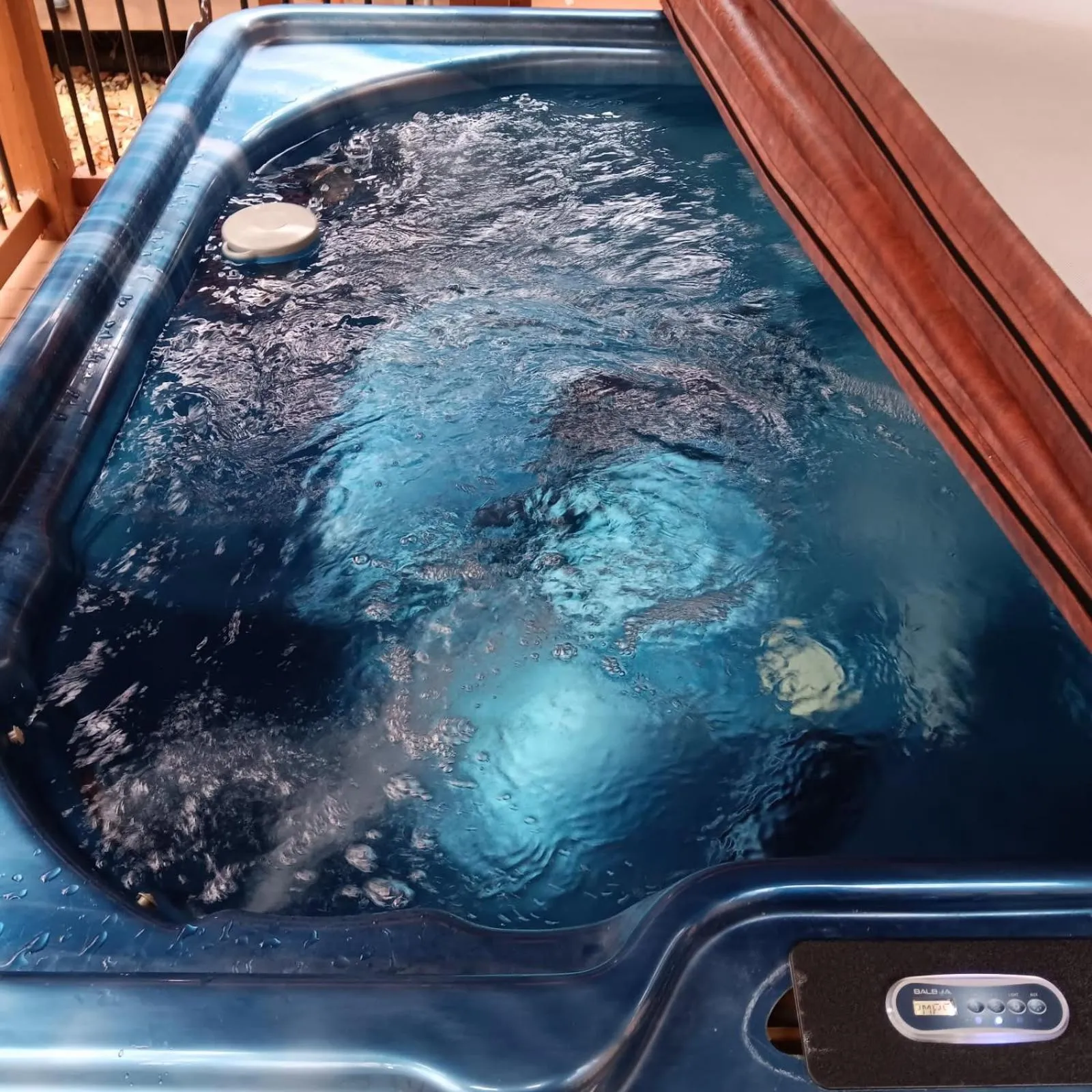 Hot Tub in Gorgeous "Country Roads" by HoneyBearCabins 4BR 4BA, next to pool, easy drive, main strip location!