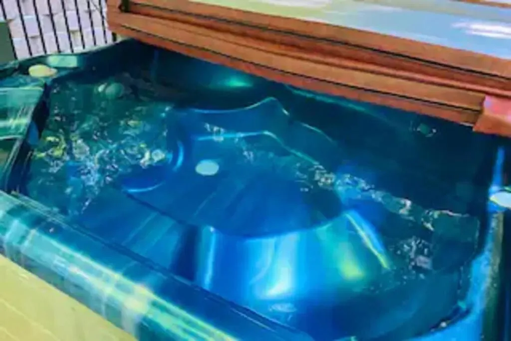 Hot Tub in Gorgeous "Country Roads" by HoneyBearCabins 4BR 4BA, next to pool, easy drive, main strip location!