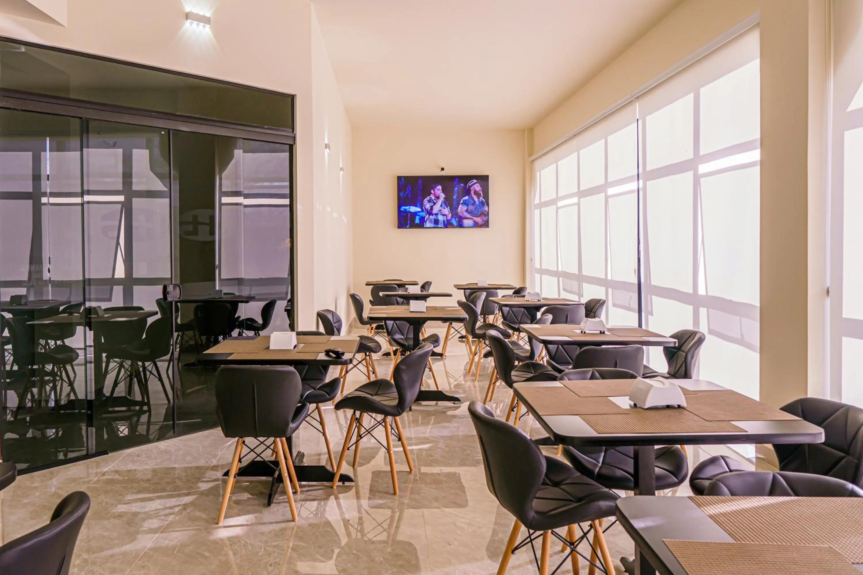 Restaurant/places to eat in HOTEL LAGO ARARAS