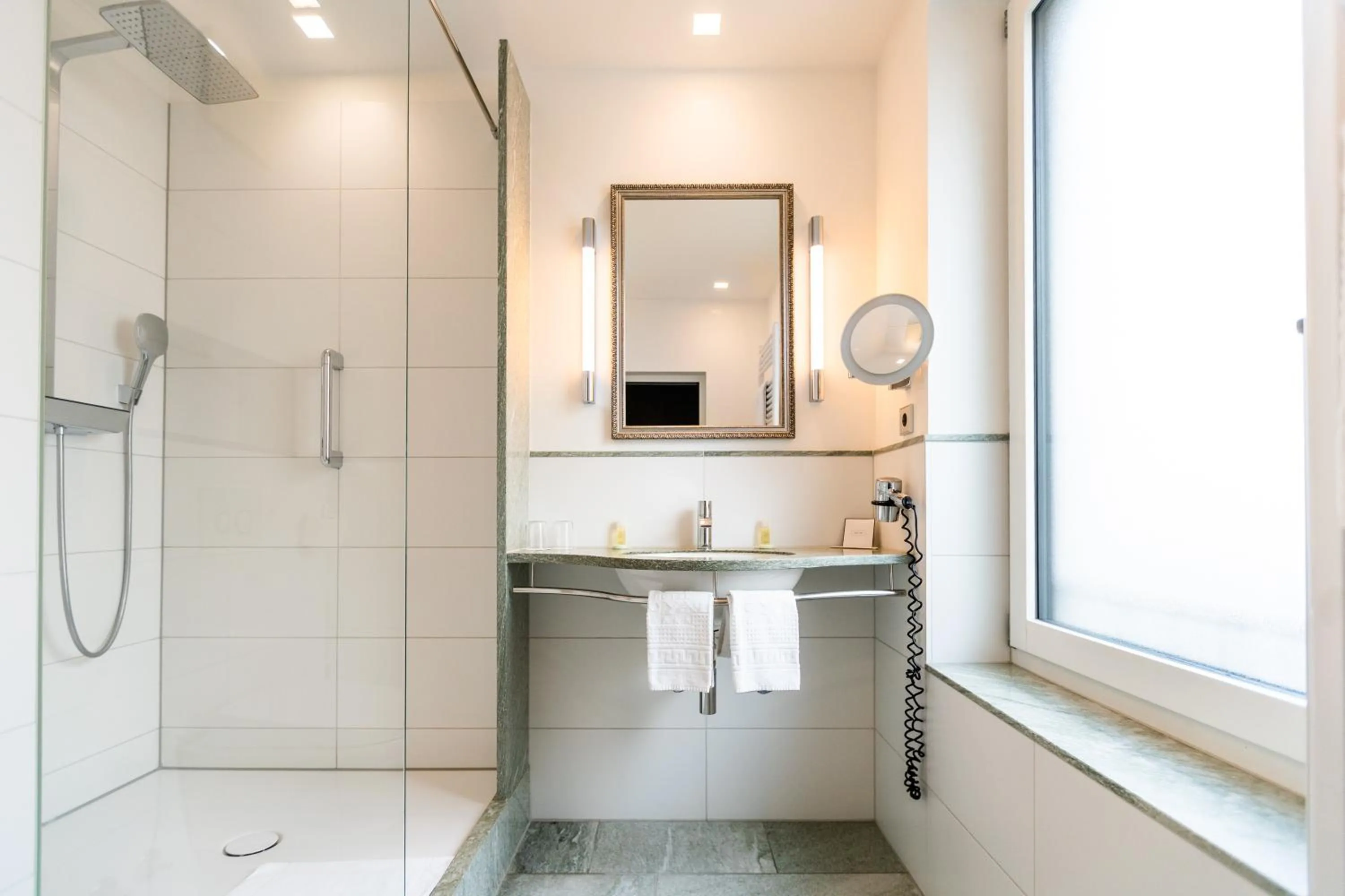 Bathroom in Hotel Royal