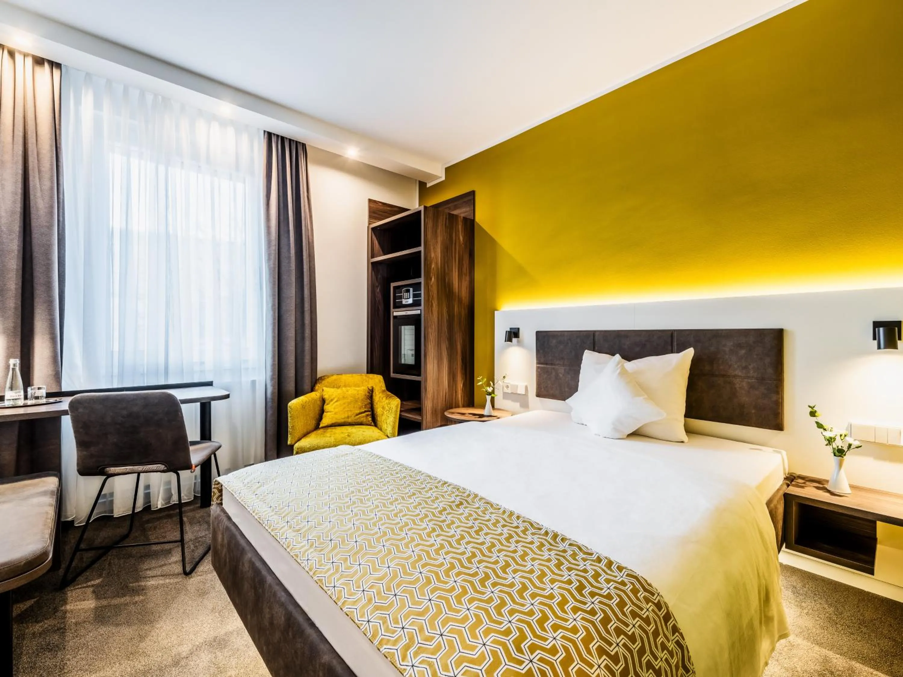 Photo of the whole room, Bed in Hotel Royal