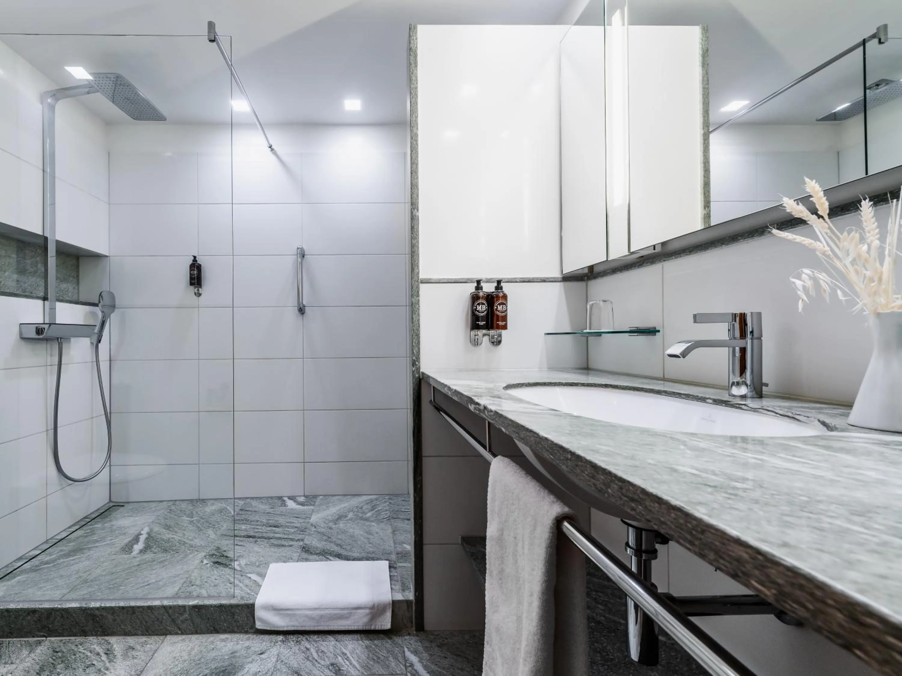 Bathroom in Hotel Royal