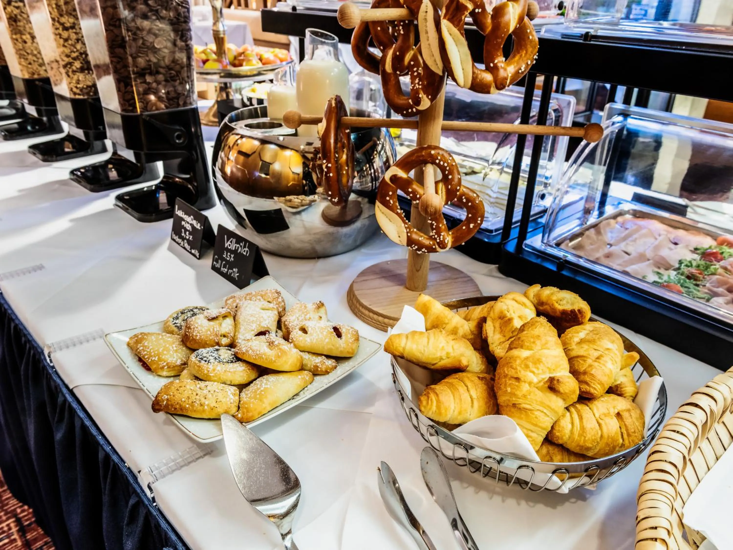 Breakfast in Hotel Royal
