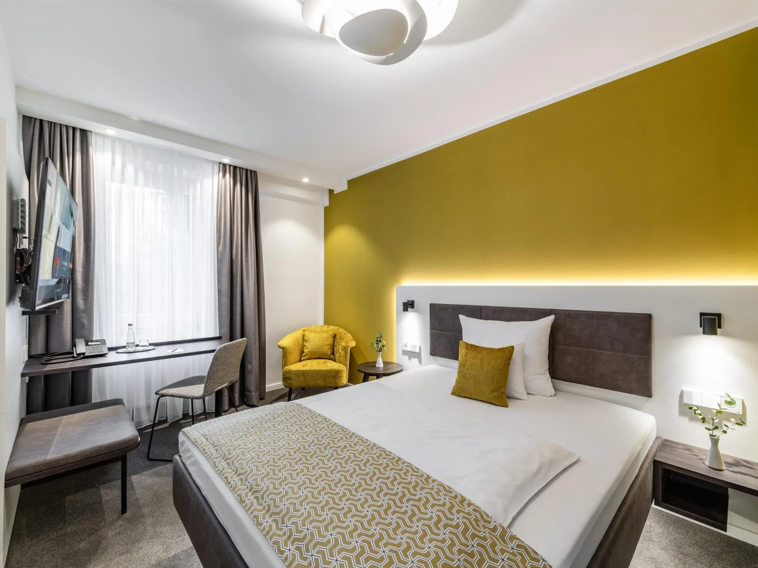 Small Double Room in Hotel Royal Small Double Room in Hotel Royal