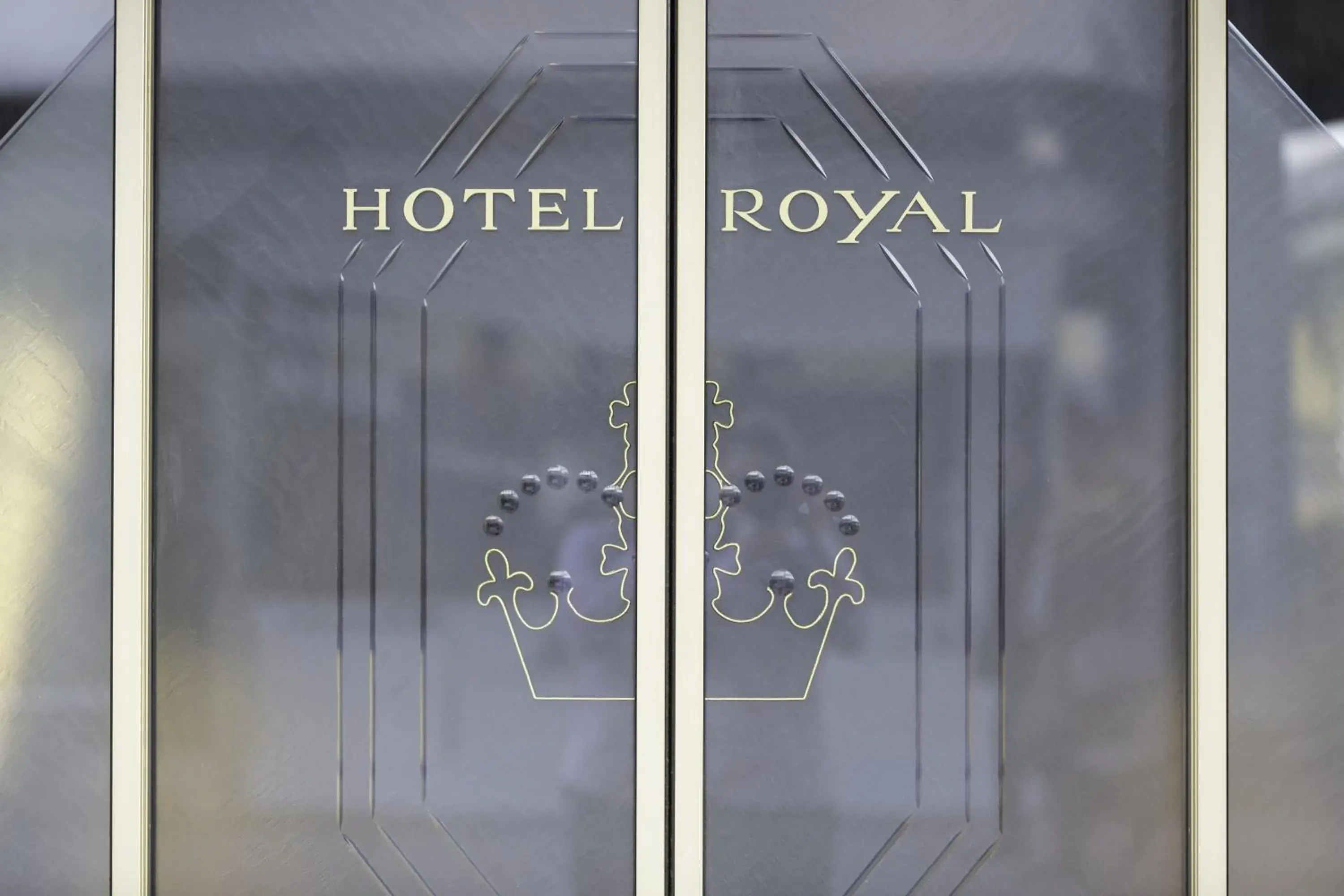 Facade/entrance in Hotel Royal Facade/entrance in Hotel Royal