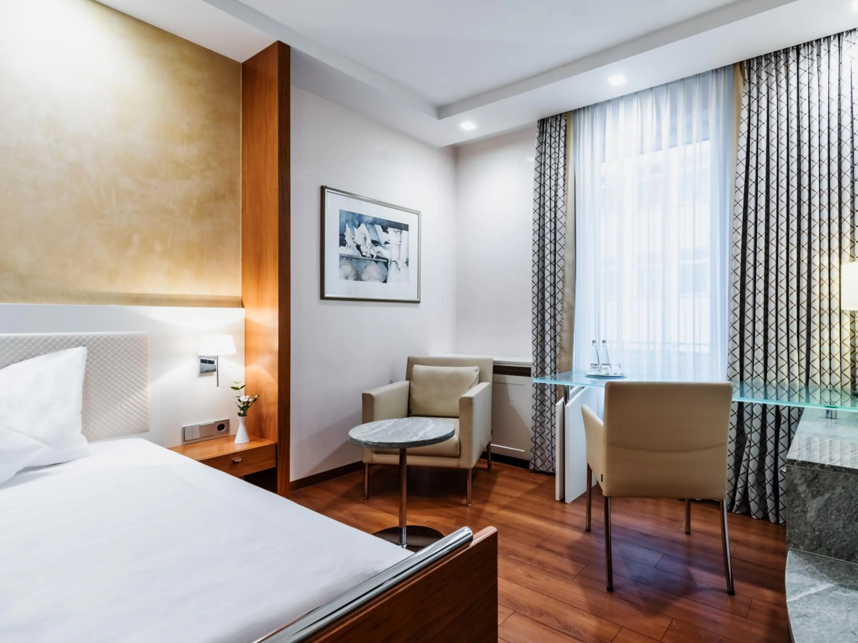 Seating area, Bed in Hotel Royal