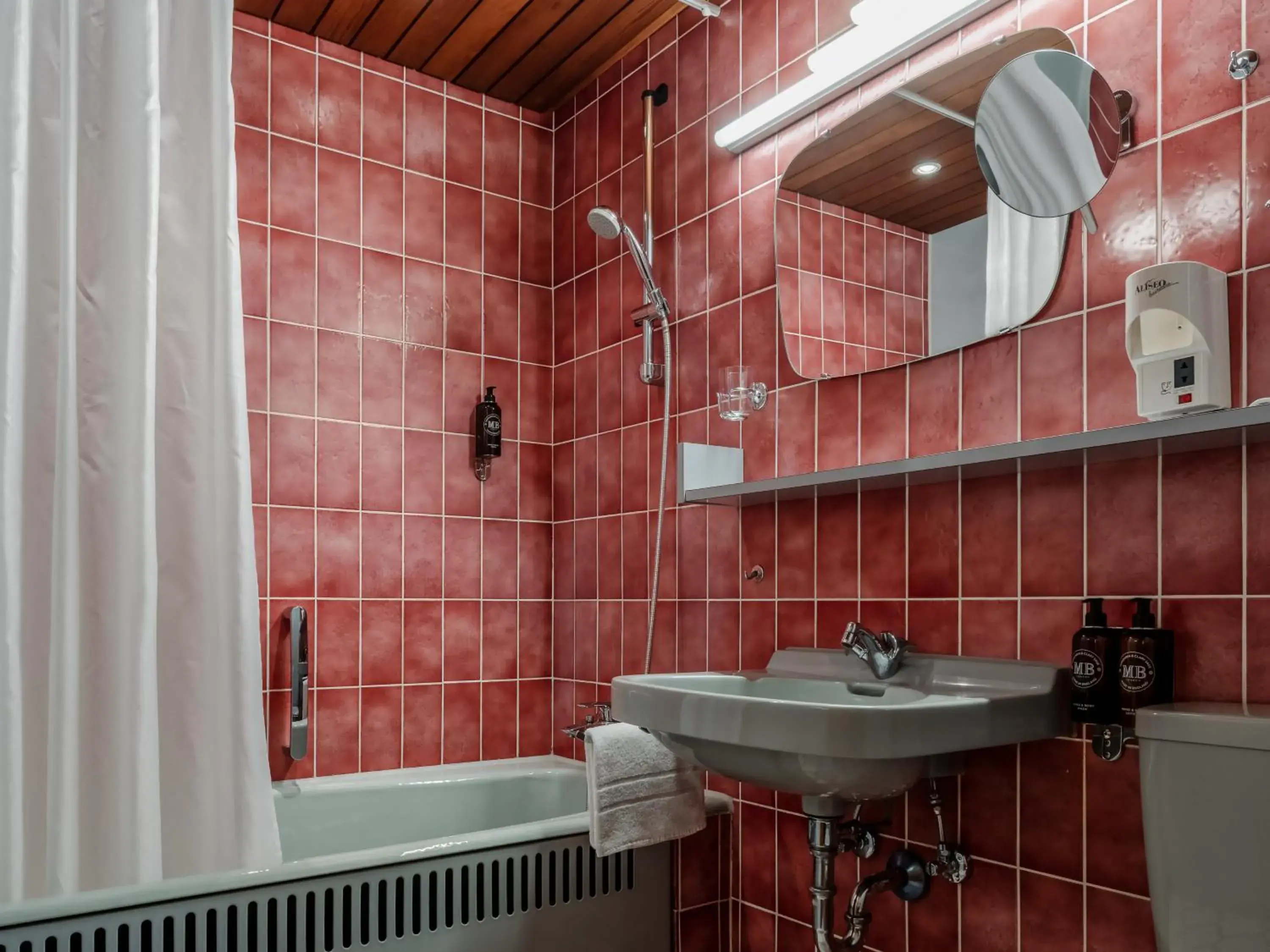 Bathroom in Hotel Royal Bathroom in Hotel Royal