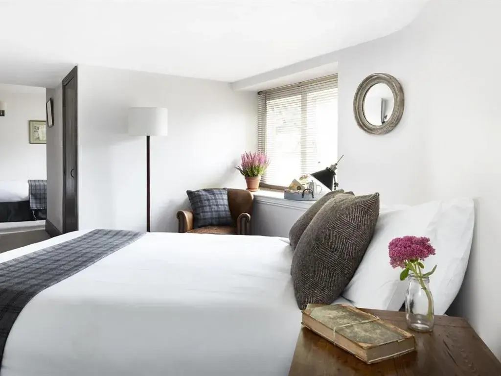 Bedroom, Bed in The Masons Arms Bedroom, Bed in The Masons Arms