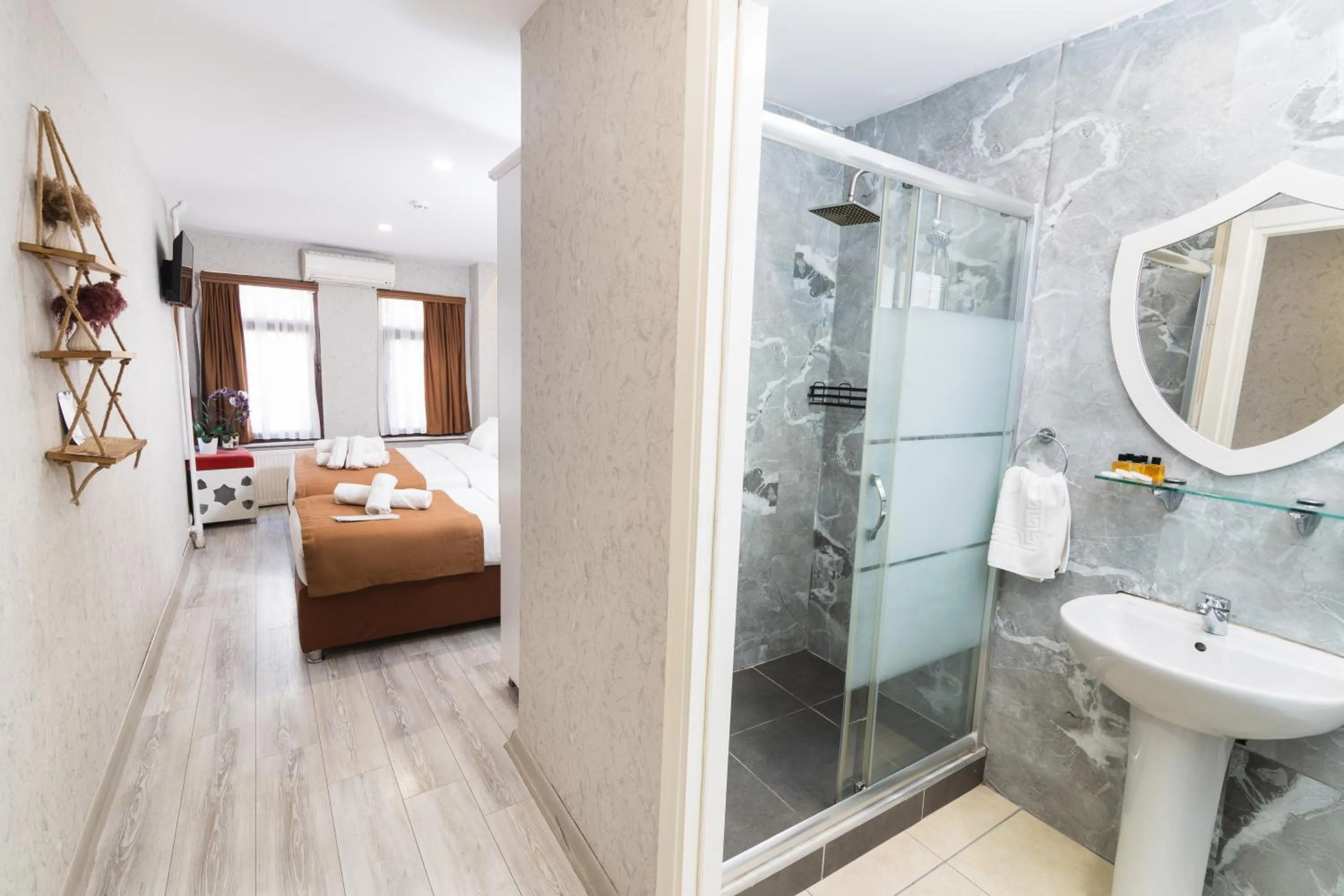 Shower, Bed in Kupa HOTEL