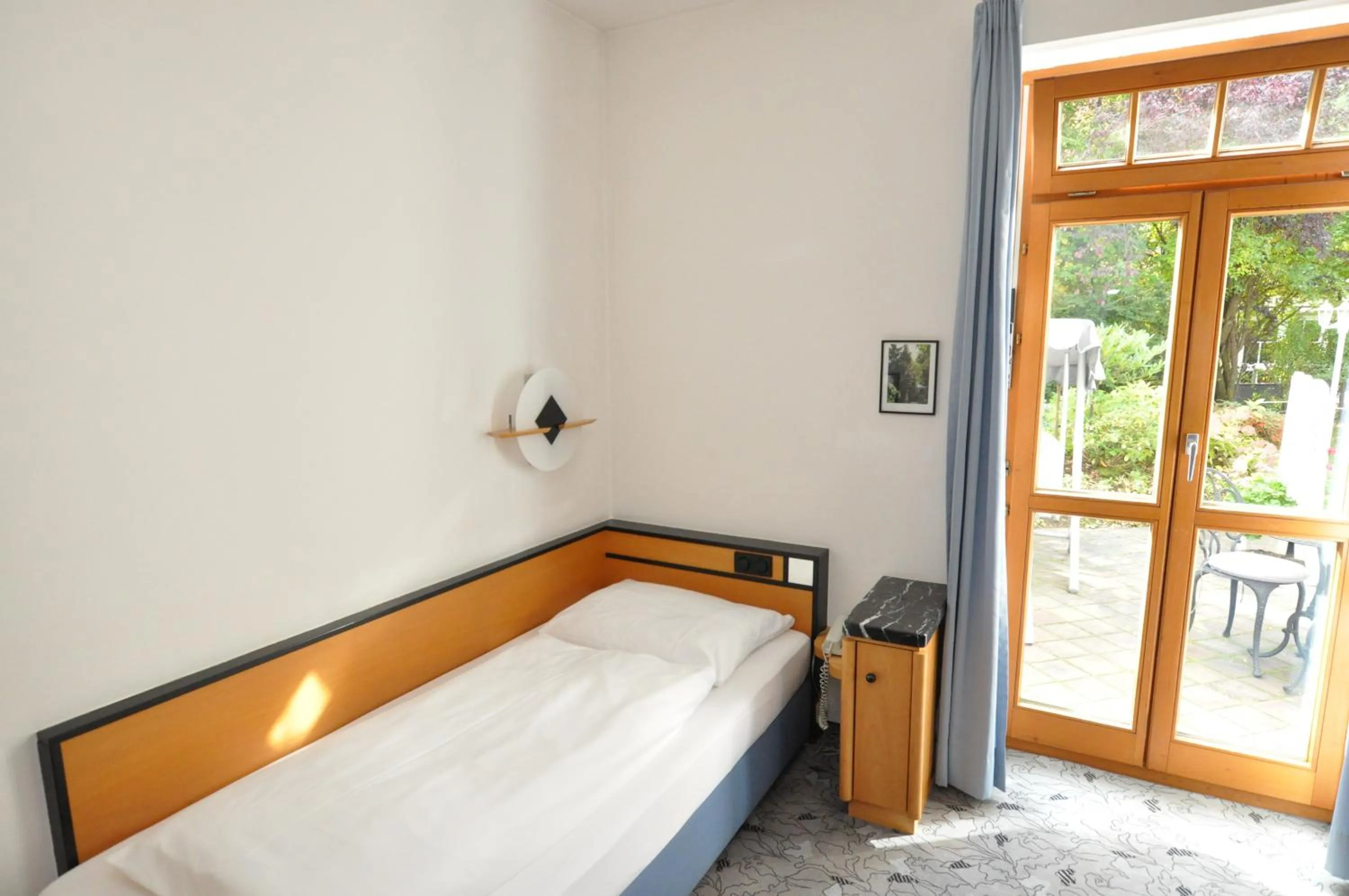 Bedroom, Bed in Villa Waldperlach by Blattl