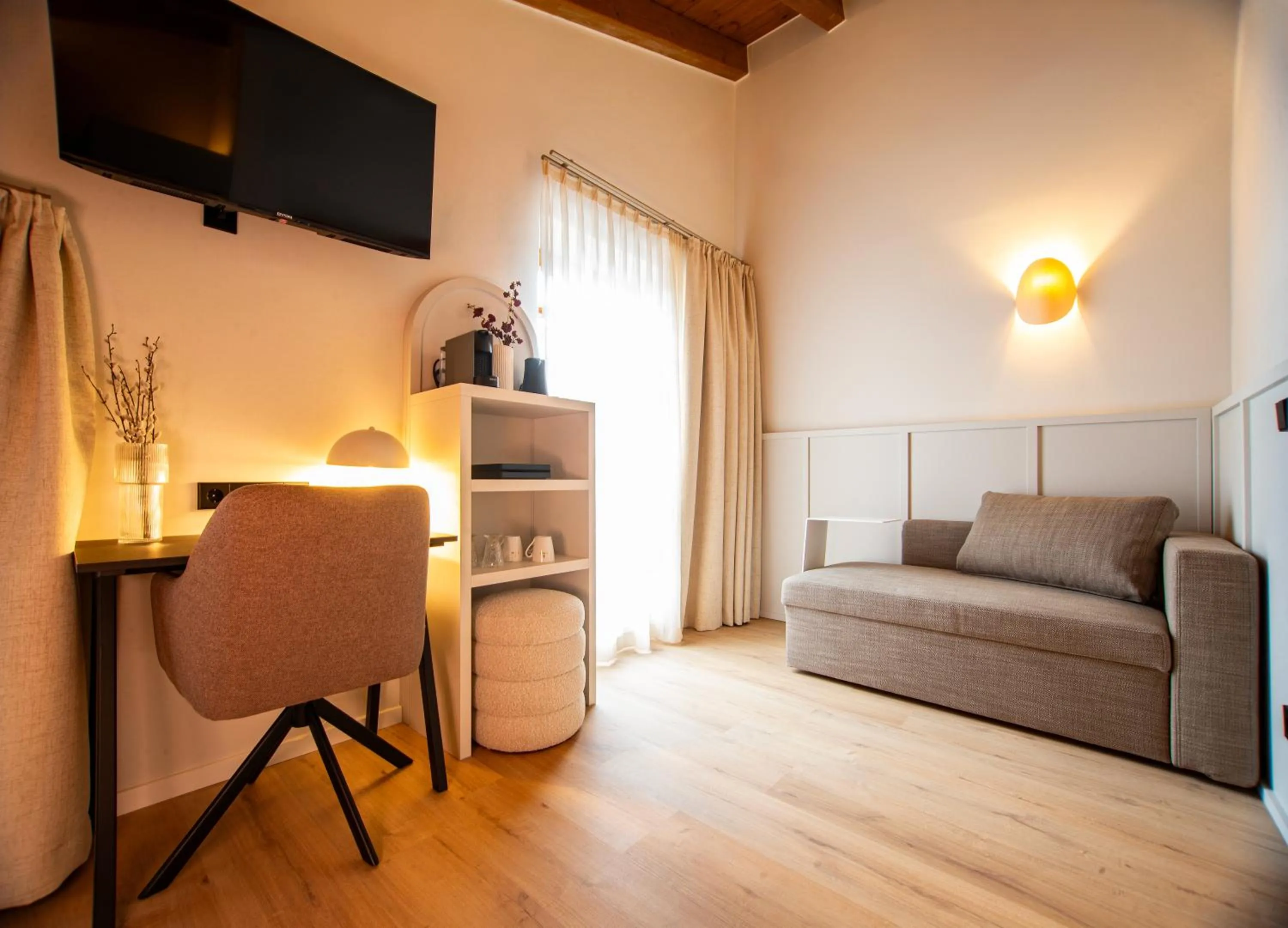 TV and multimedia in Villa Waldperlach by Blattl