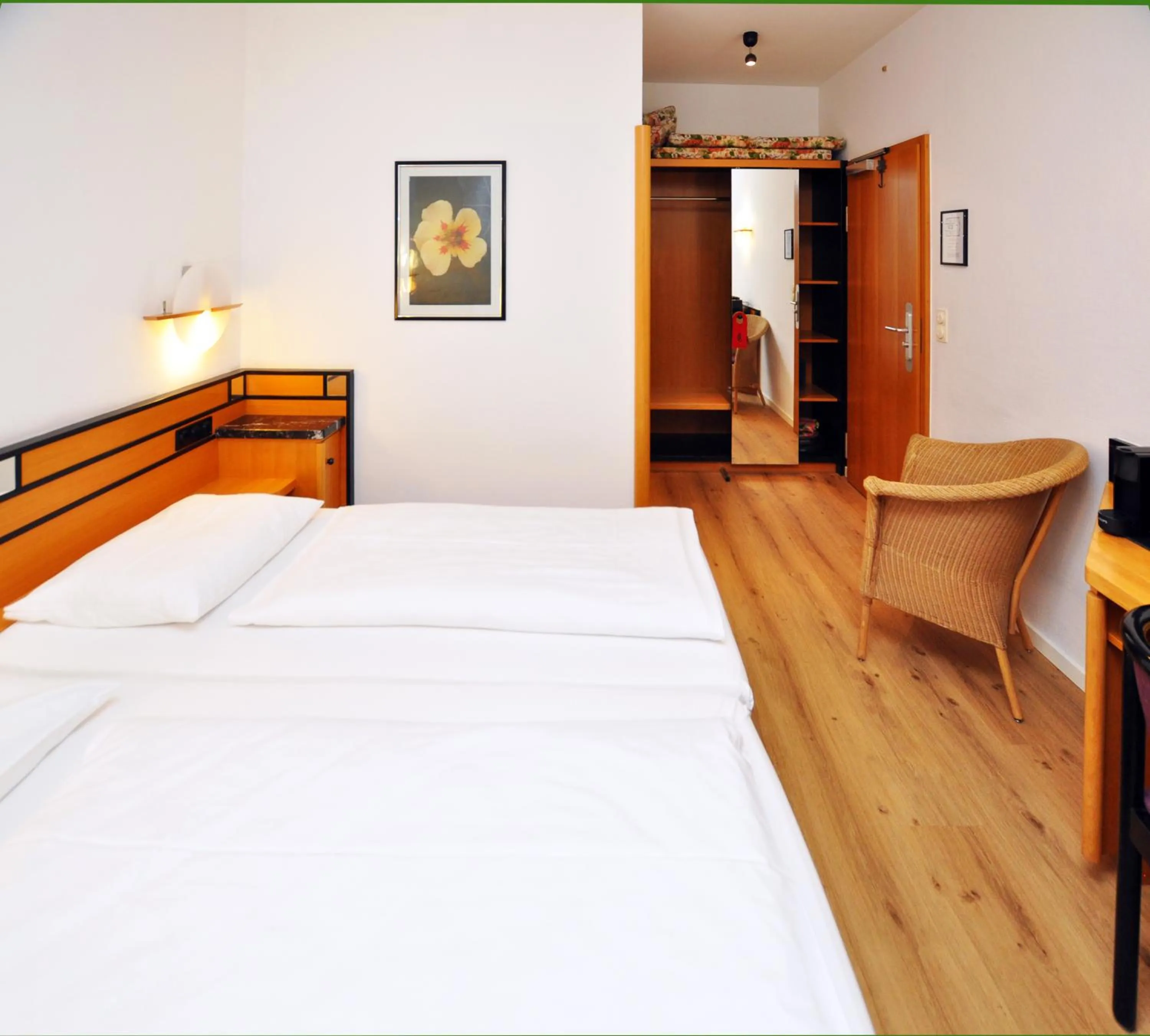 Photo of the whole room, Bed in Villa Waldperlach by Blattl