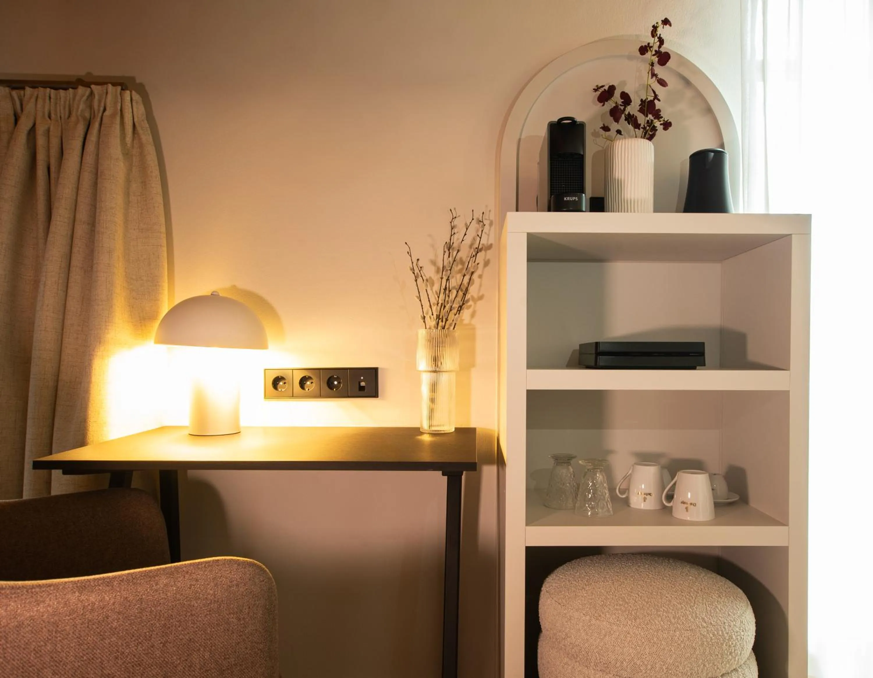 Coffee/tea facilities in Villa Waldperlach by Blattl