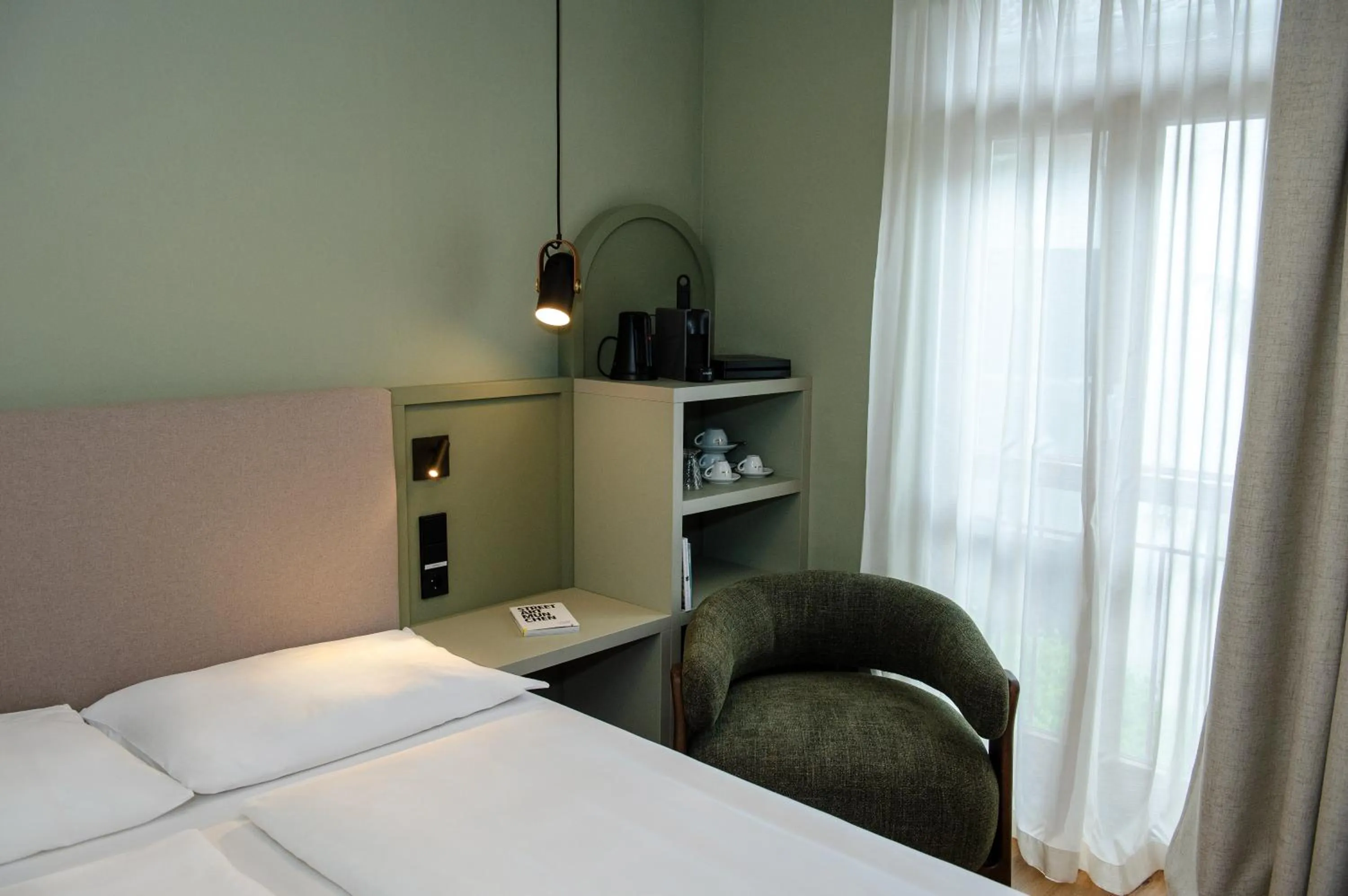 Photo of the whole room, Bed in Villa Waldperlach by Blattl