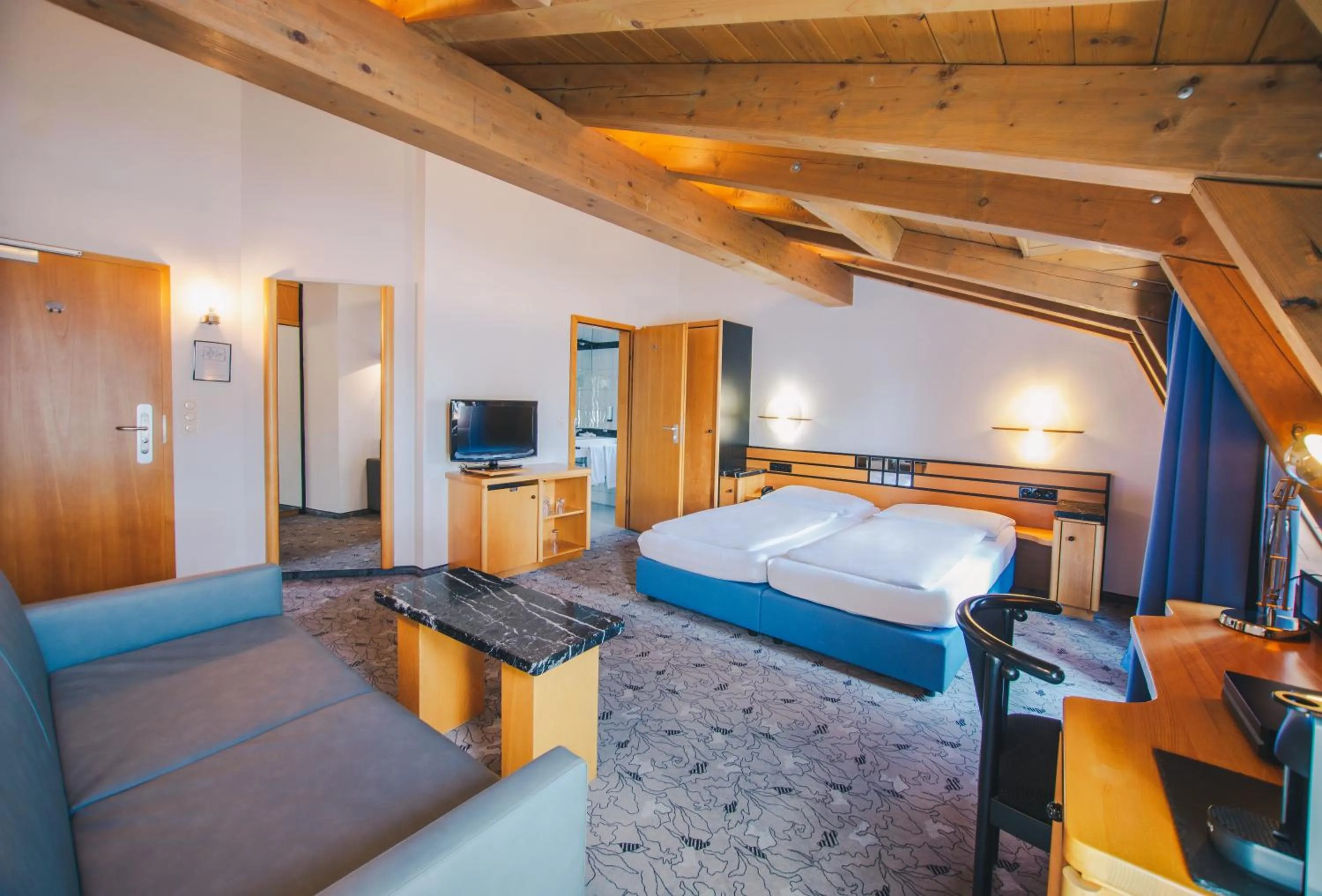 Photo of the whole room, Bed in Villa Waldperlach by Blattl