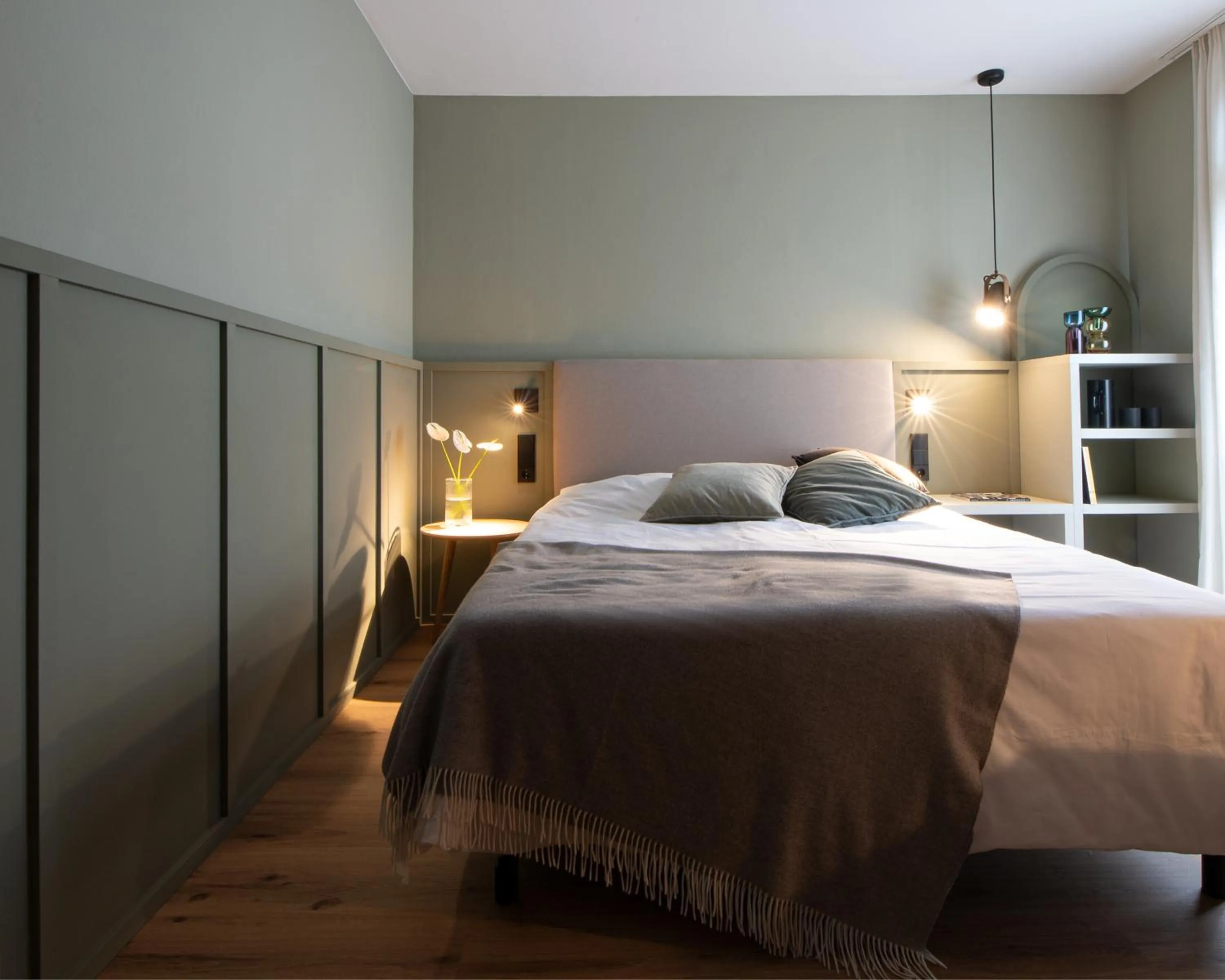 Bed in Villa Waldperlach by Blattl