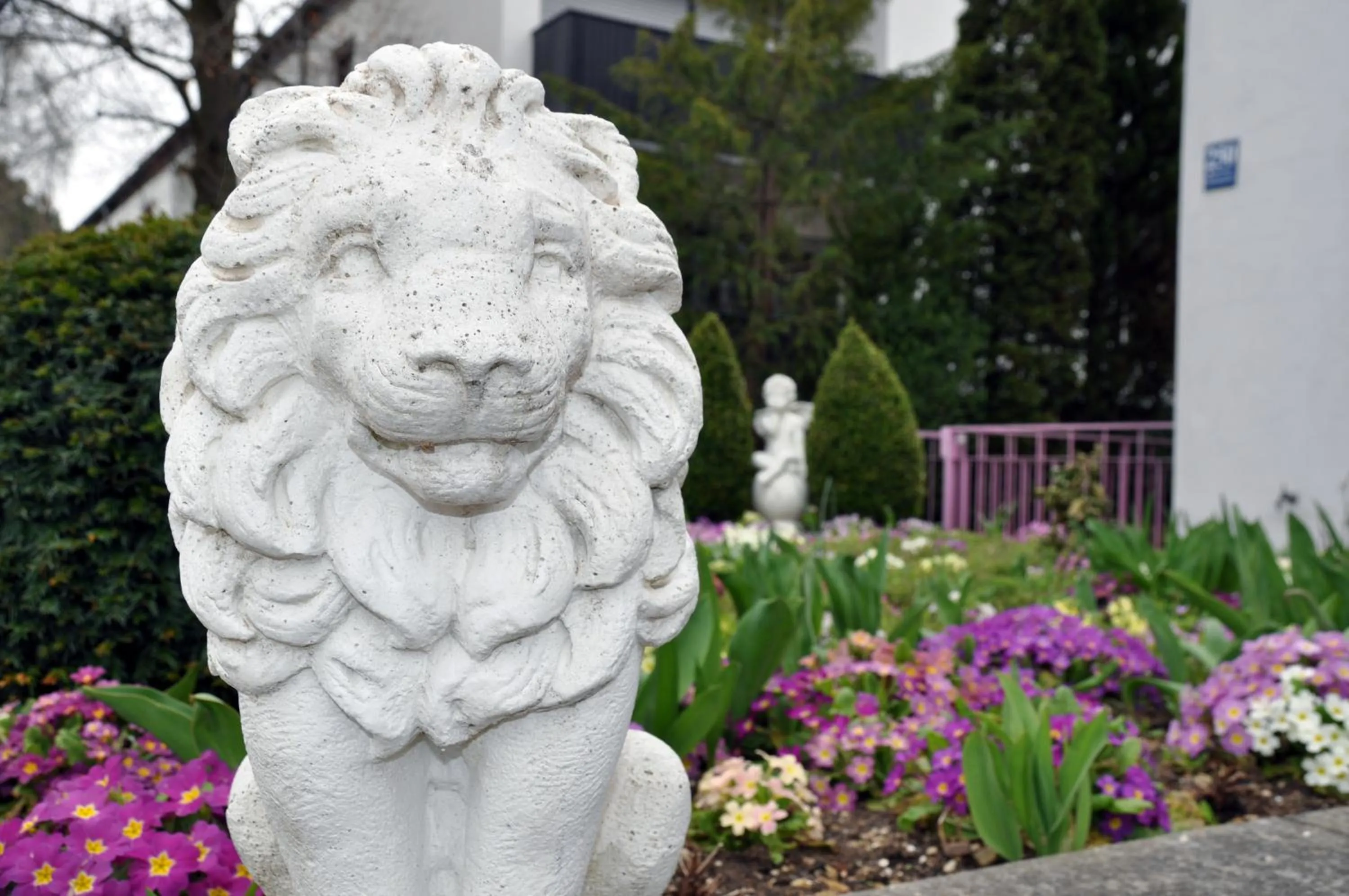 Garden in Villa Waldperlach by Blattl