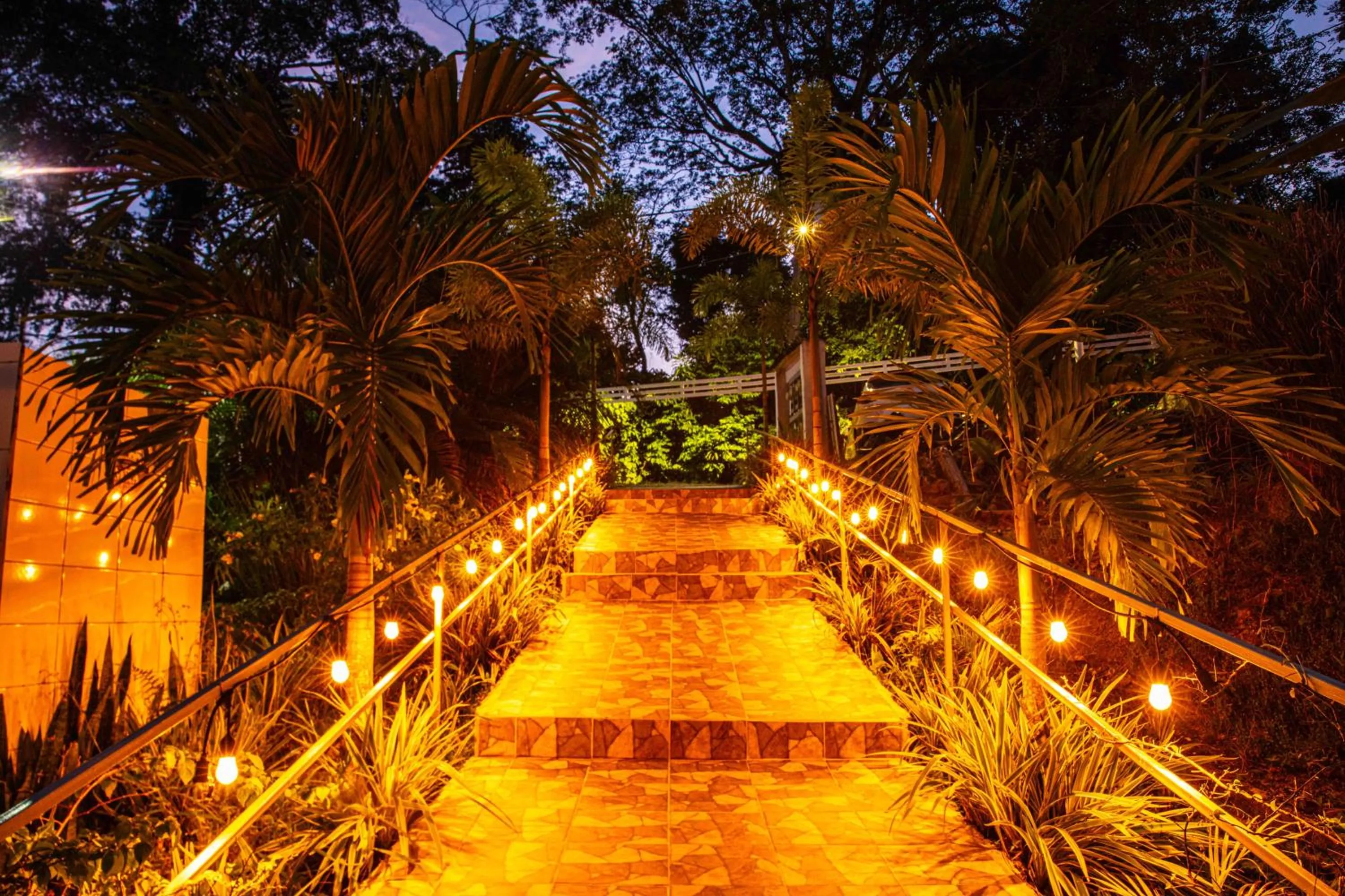 HOTEL, VILLAS y GLAMPINGS MYA -PUERTO VIEJO, Limon, CR