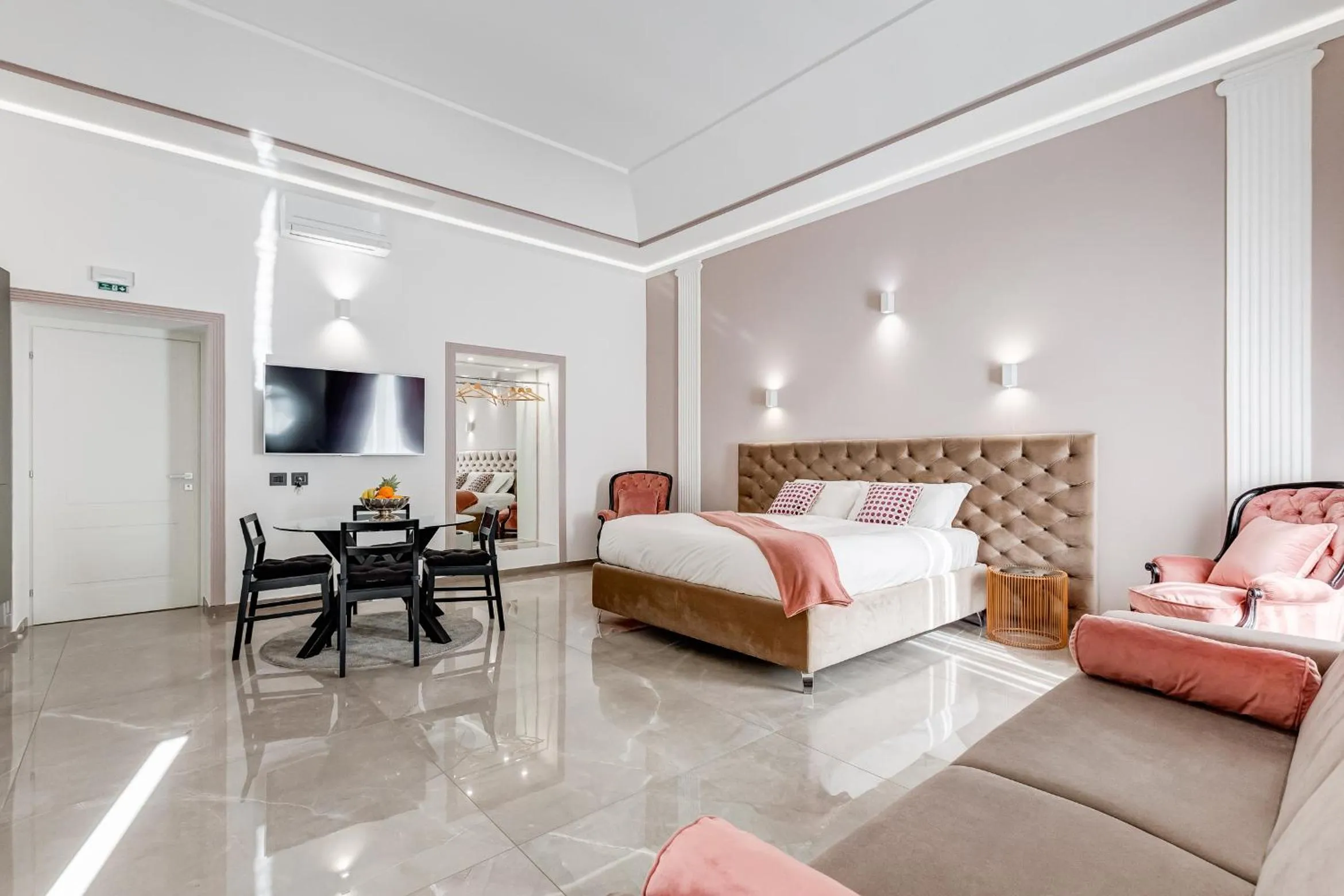 Bed in UnoSeiTre - Luxury Apartment & Suite